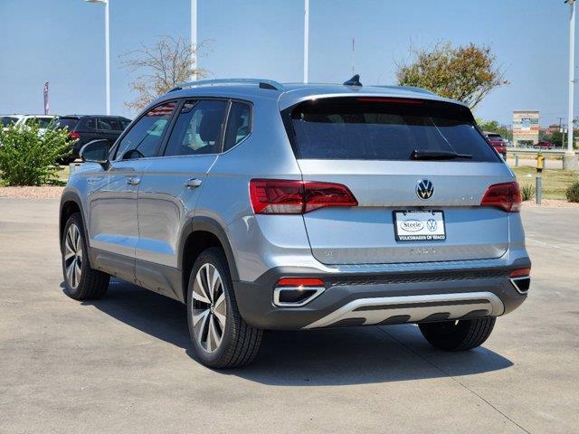 2024 Volkswagen Taos SE 4