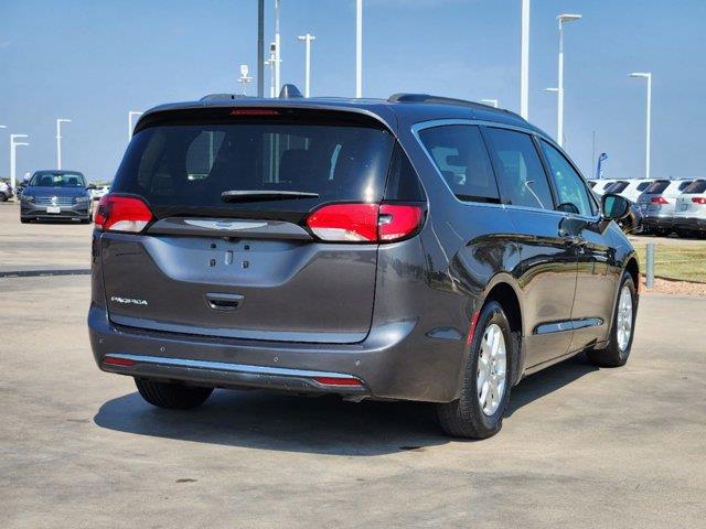 2022 Chrysler Pacifica Touring L 3