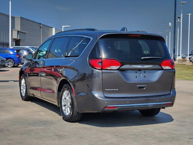 2022 Chrysler Pacifica Touring L 4