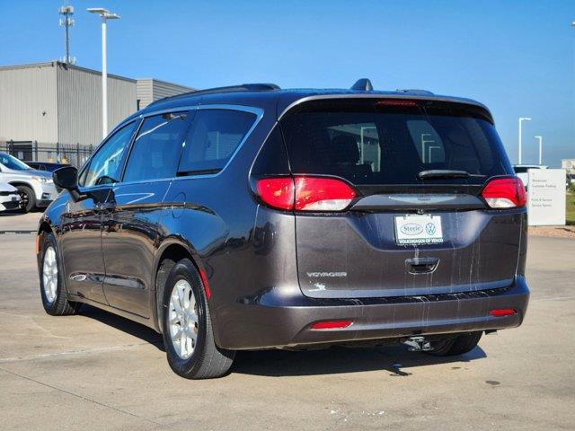 2021 Chrysler Voyager LXI 4