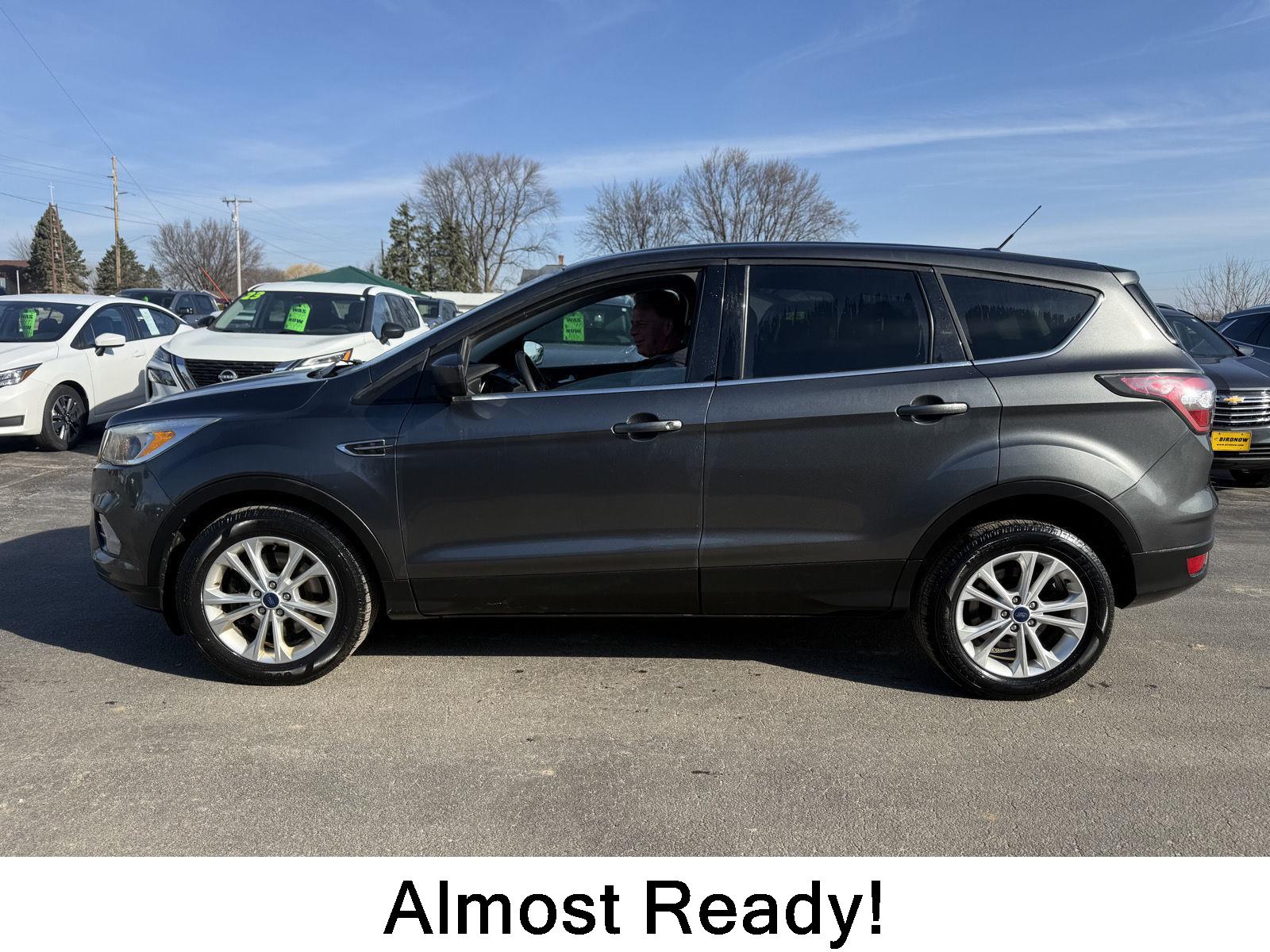 Gray (Magnetic Metallic) 2017 Ford Escape SE AWD SUV / Crossover All-Wheel Drive 6-Speed Automatic