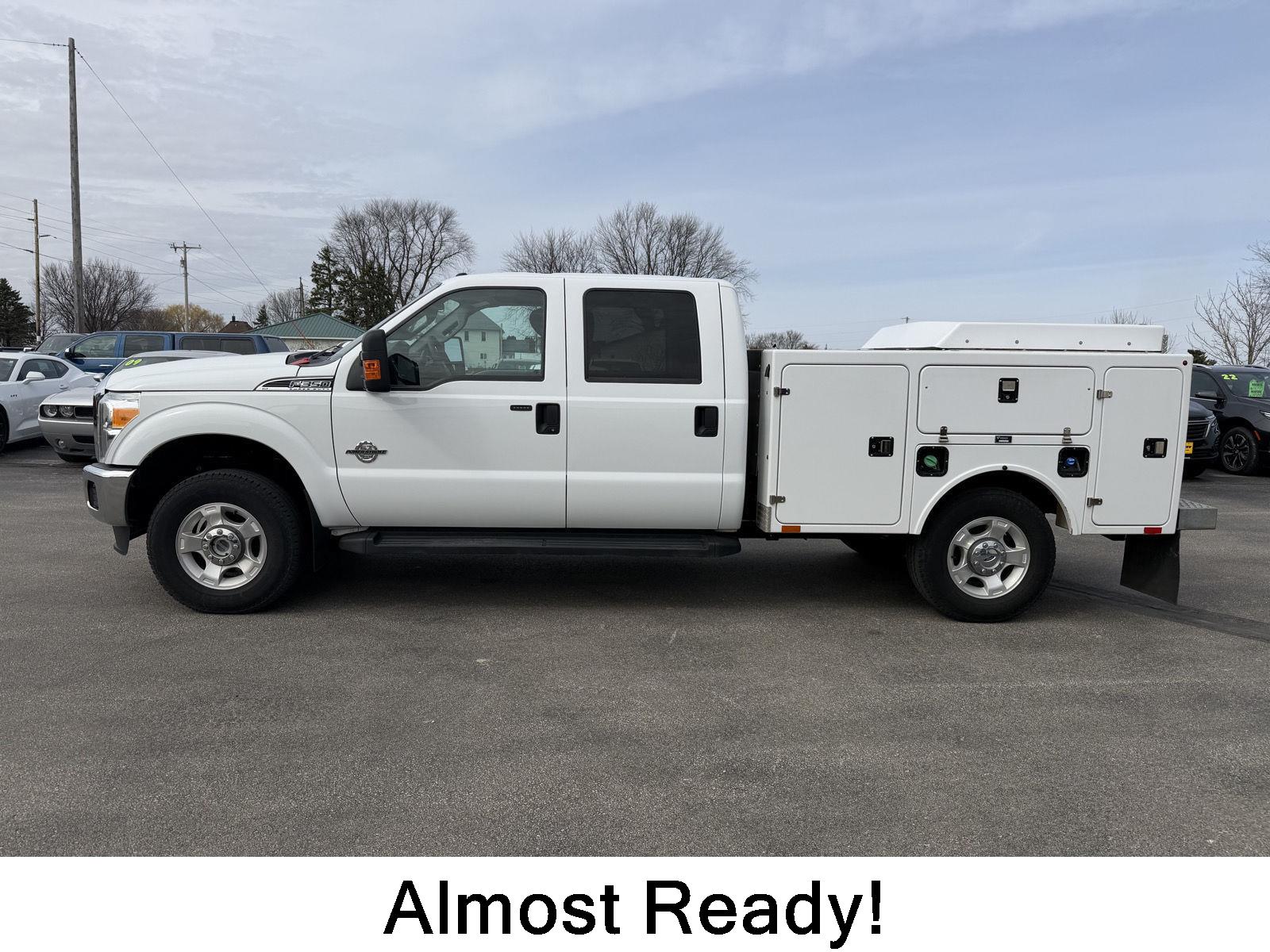 Oxford White 2015 Ford F-350 Super Duty XLT Crew Cab LB 4WD Pickup Truck Four-Wheel Drive 6-Speed Automatic