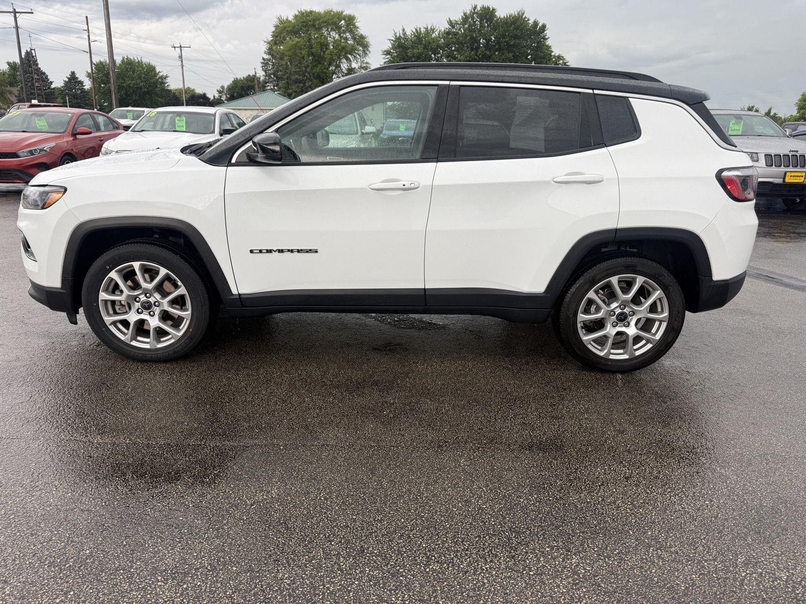 Bright White Clearcoat 2025 Jeep Compass SUV / Crossover Four-Wheel Drive 8-Speed Automatic