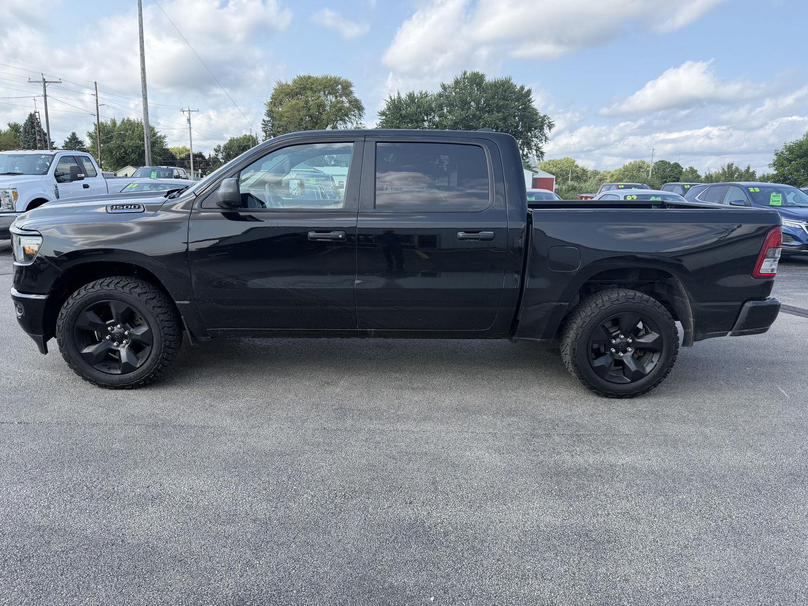 Diamond Black Crystal Pearlcoat 2024 RAM 1500 Pickup Truck Four-Wheel Drive 8-Speed Automatic