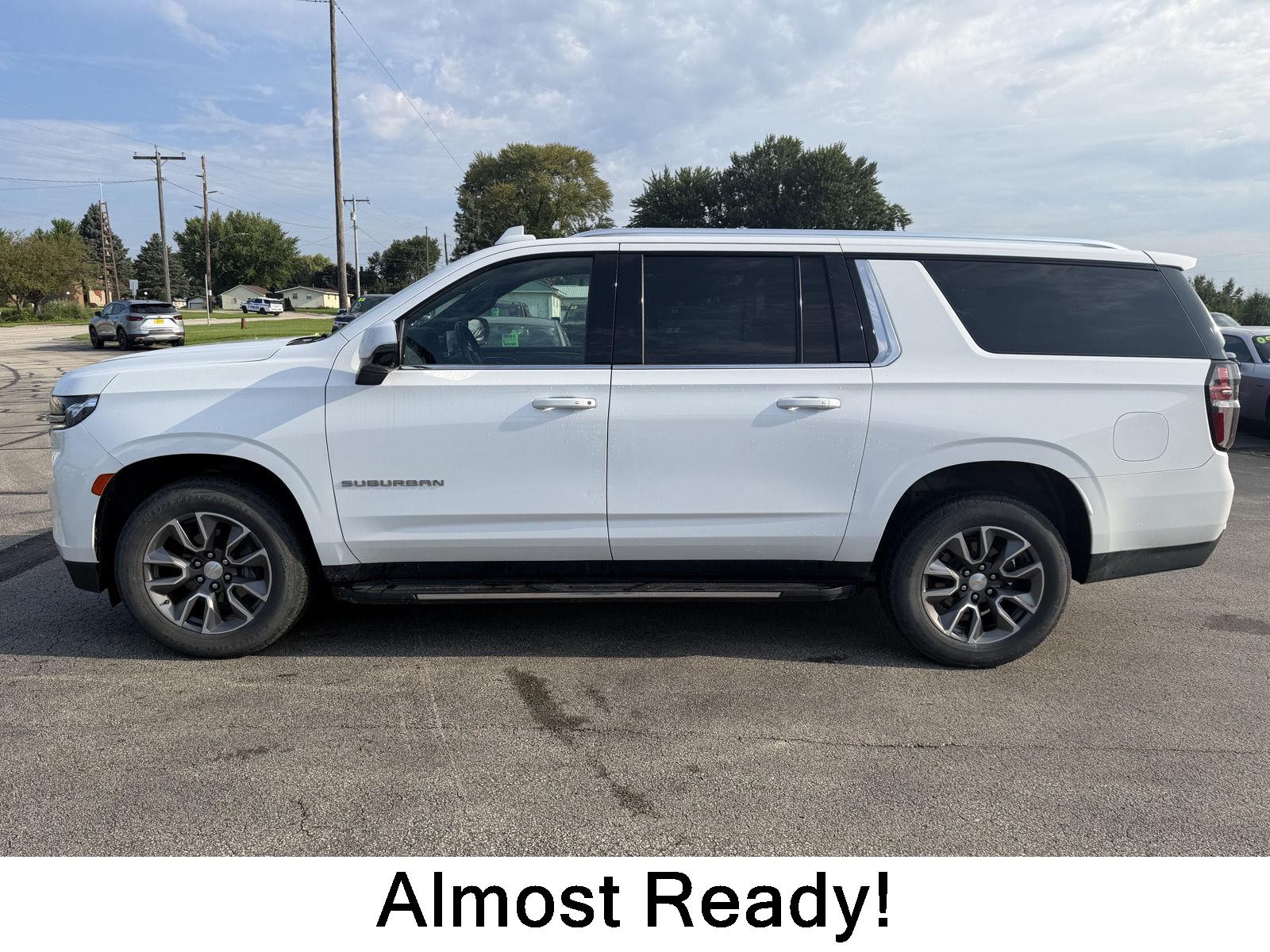 Summit White 2022 Chevrolet Suburban SUV / Crossover Four-Wheel Drive Automatic