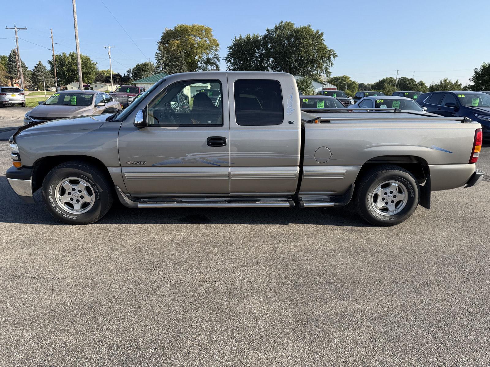 Light Pewter Metallic 1999 Chevrolet Silverado 1500 Pickup Truck Rear-Wheel Drive 4-Speed Automatic Overdrive