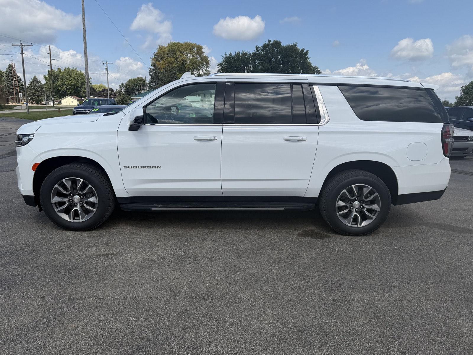 Summit White 2022 Chevrolet Suburban SUV / Crossover Four-Wheel Drive Automatic