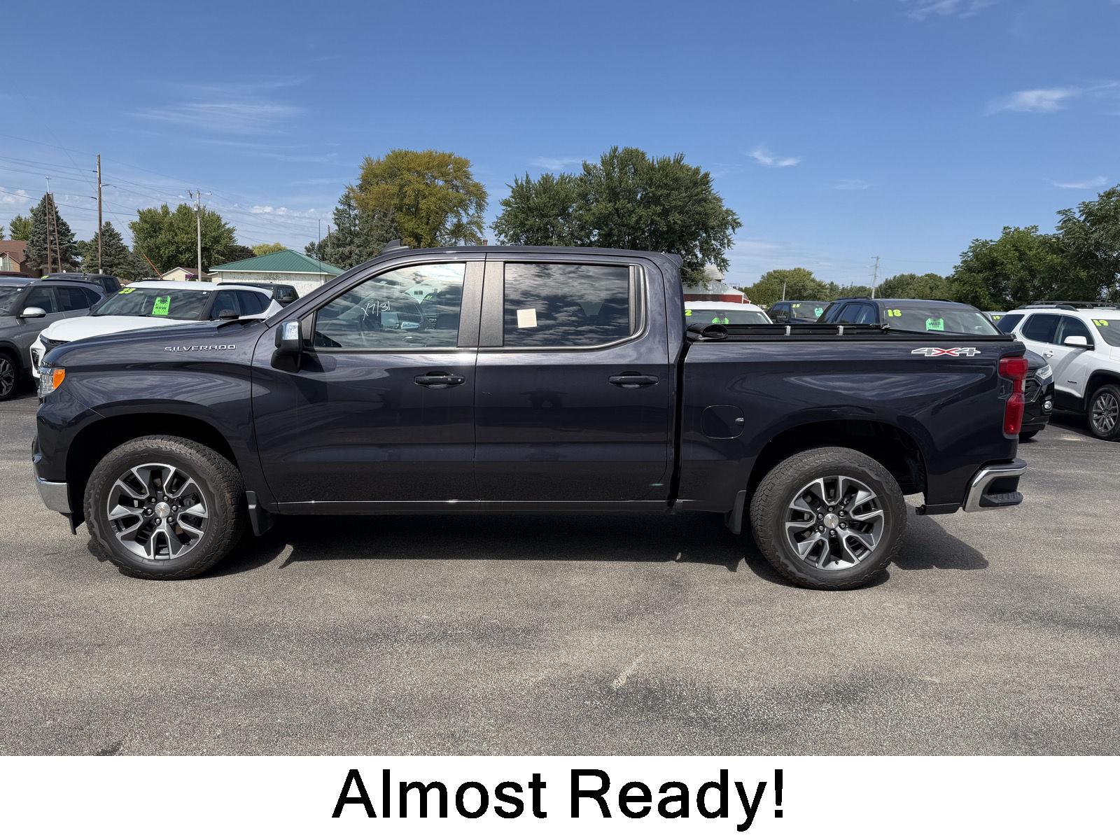 Dark Ash Metallic 2024 Chevrolet Silverado 1500 Pickup Truck Four-Wheel Drive 8-Speed Automatic