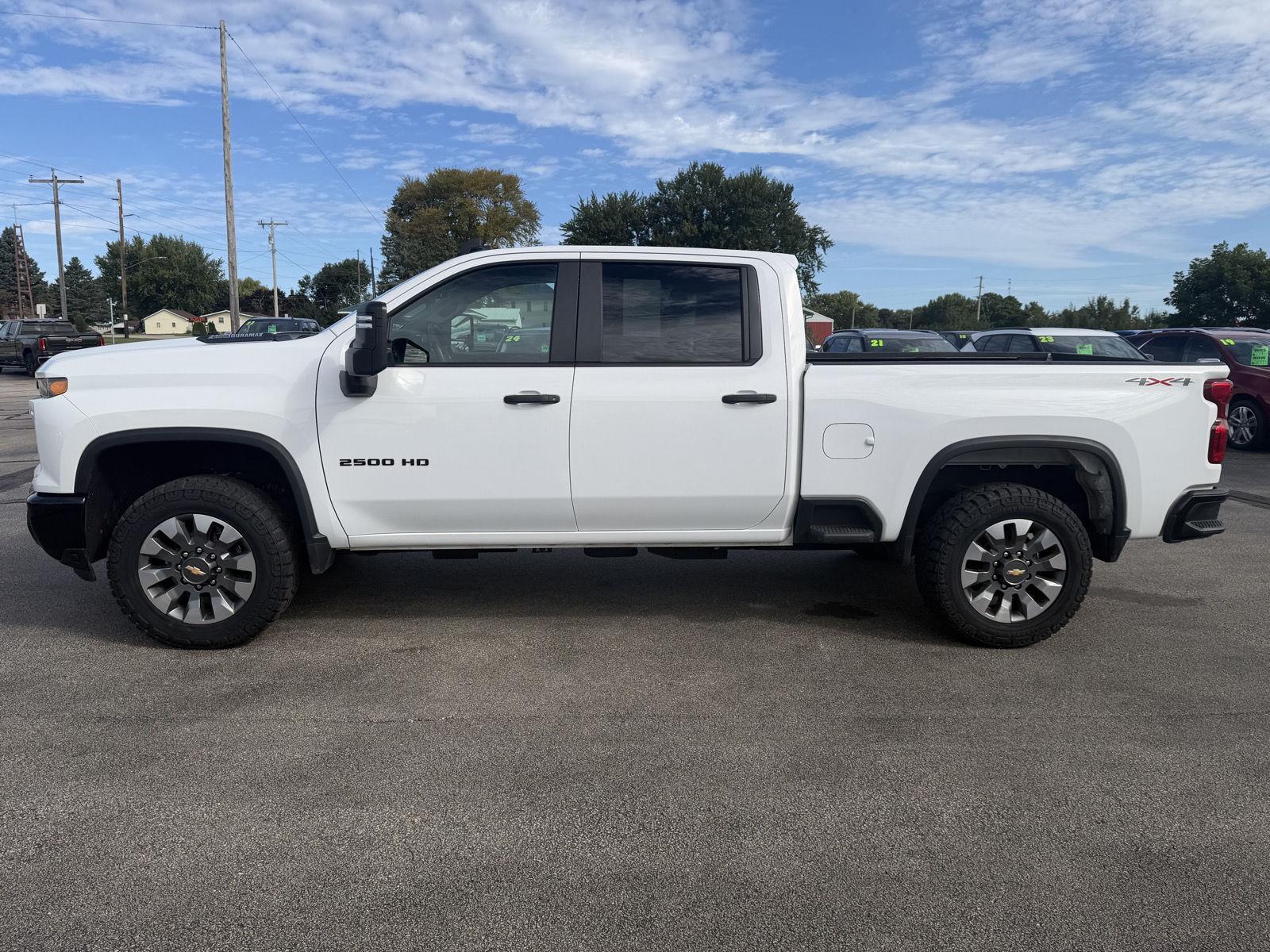Summit White 2024 Chevrolet Silverado 2500HD Pickup Truck Four-Wheel Drive Automatic