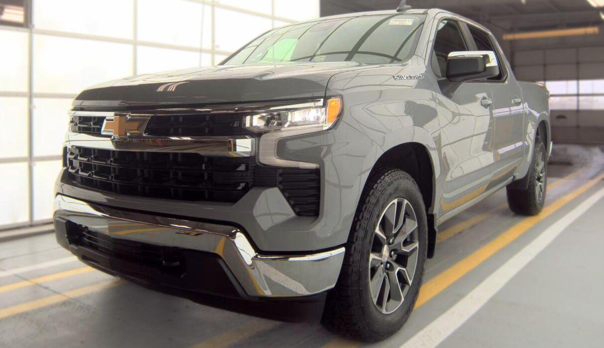 Slate Gray Metallic 2024 Chevrolet Silverado 1500 Pickup Truck Four-Wheel Drive 8-Speed Automatic
