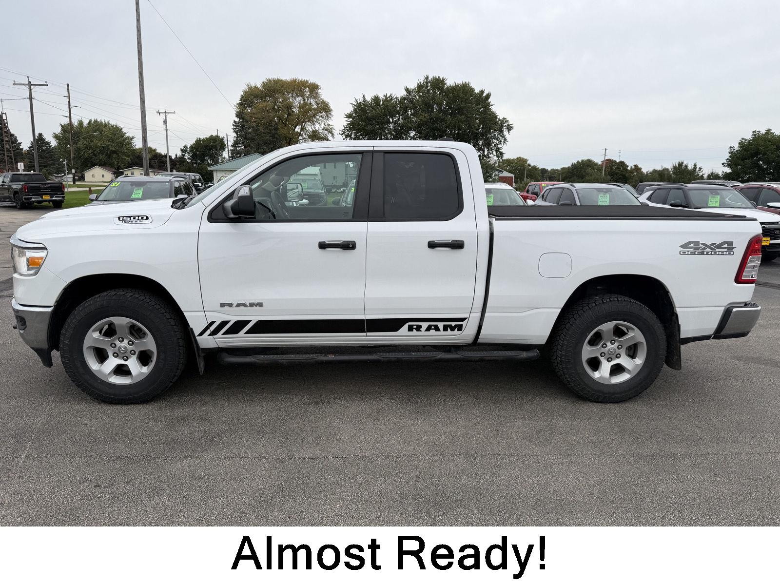 Bright White Clearcoat 2019 RAM 1500 Pickup Truck Four-Wheel Drive 8-Speed Automatic