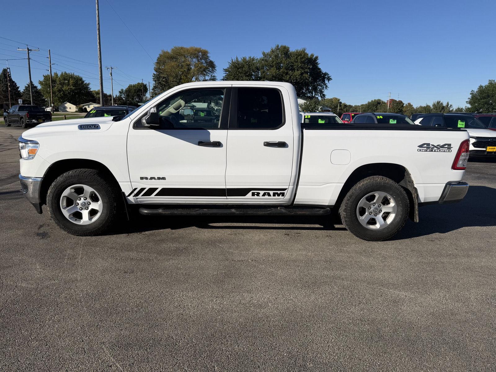 Bright White Clearcoat 2019 RAM 1500 Pickup Truck Four-Wheel Drive 8-Speed Automatic