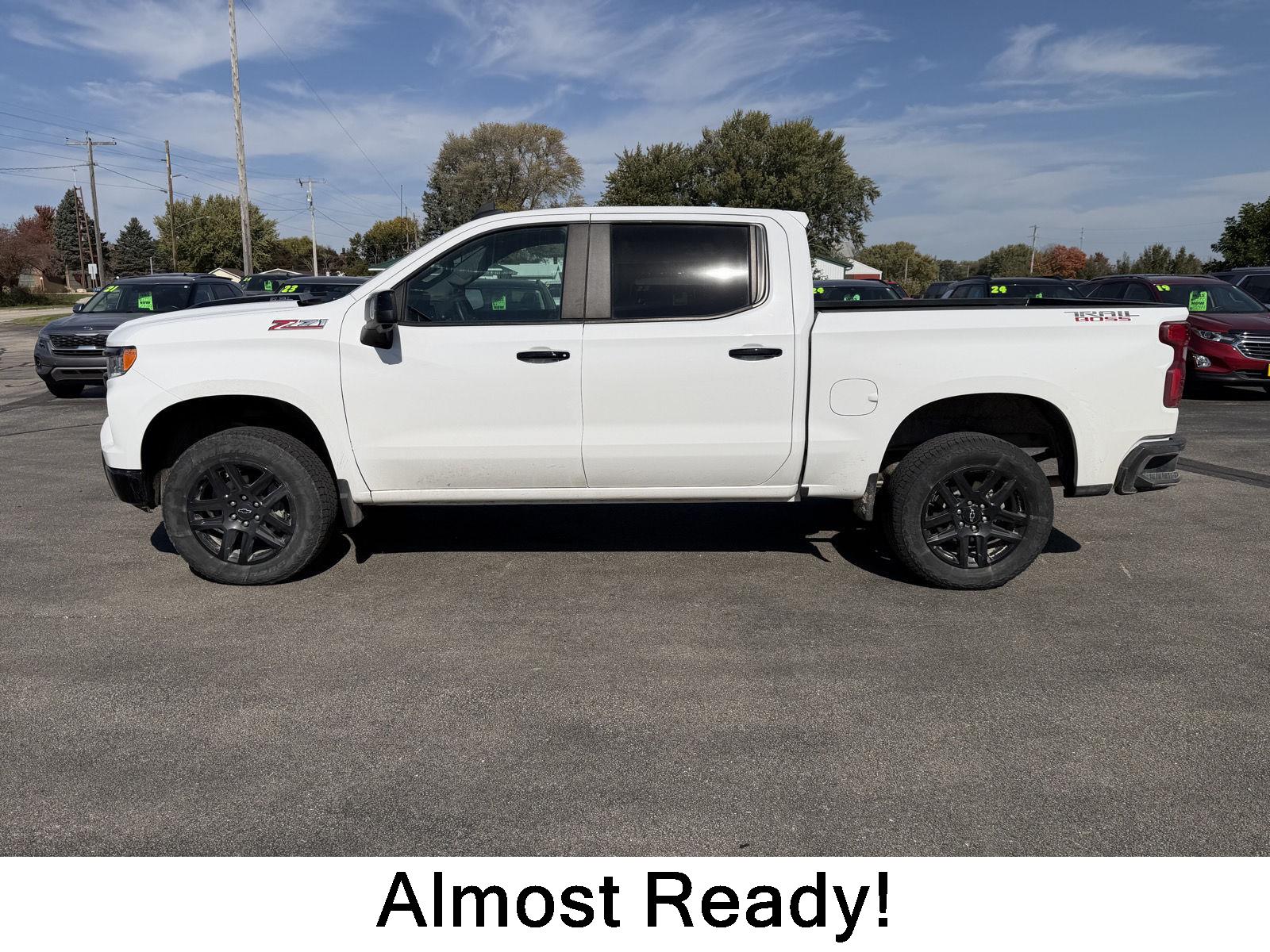Summit White 2025 Chevrolet Silverado 1500 Pickup Truck Four-Wheel Drive Automatic