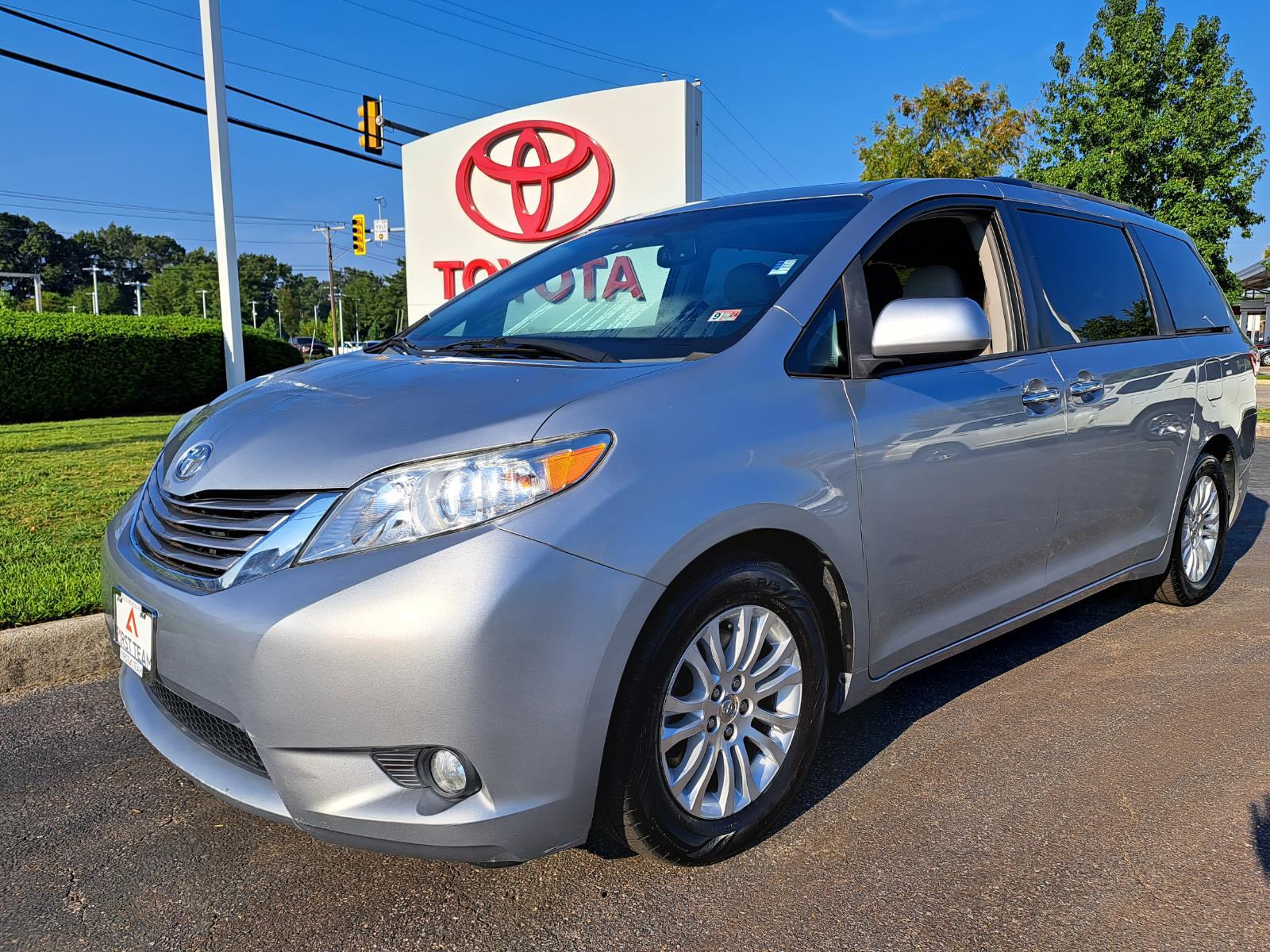 2016 Toyota Sienna XLE Wagon 4 Dr. Front Wheel Drive