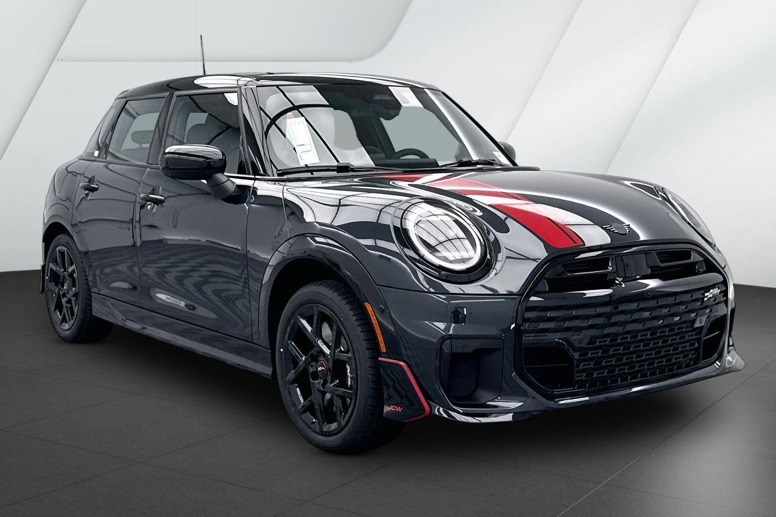 Black Roof and Mirror Caps 2026 MINI Cooper Hatchback Front-Wheel Drive 7-Speed Dual Clutch