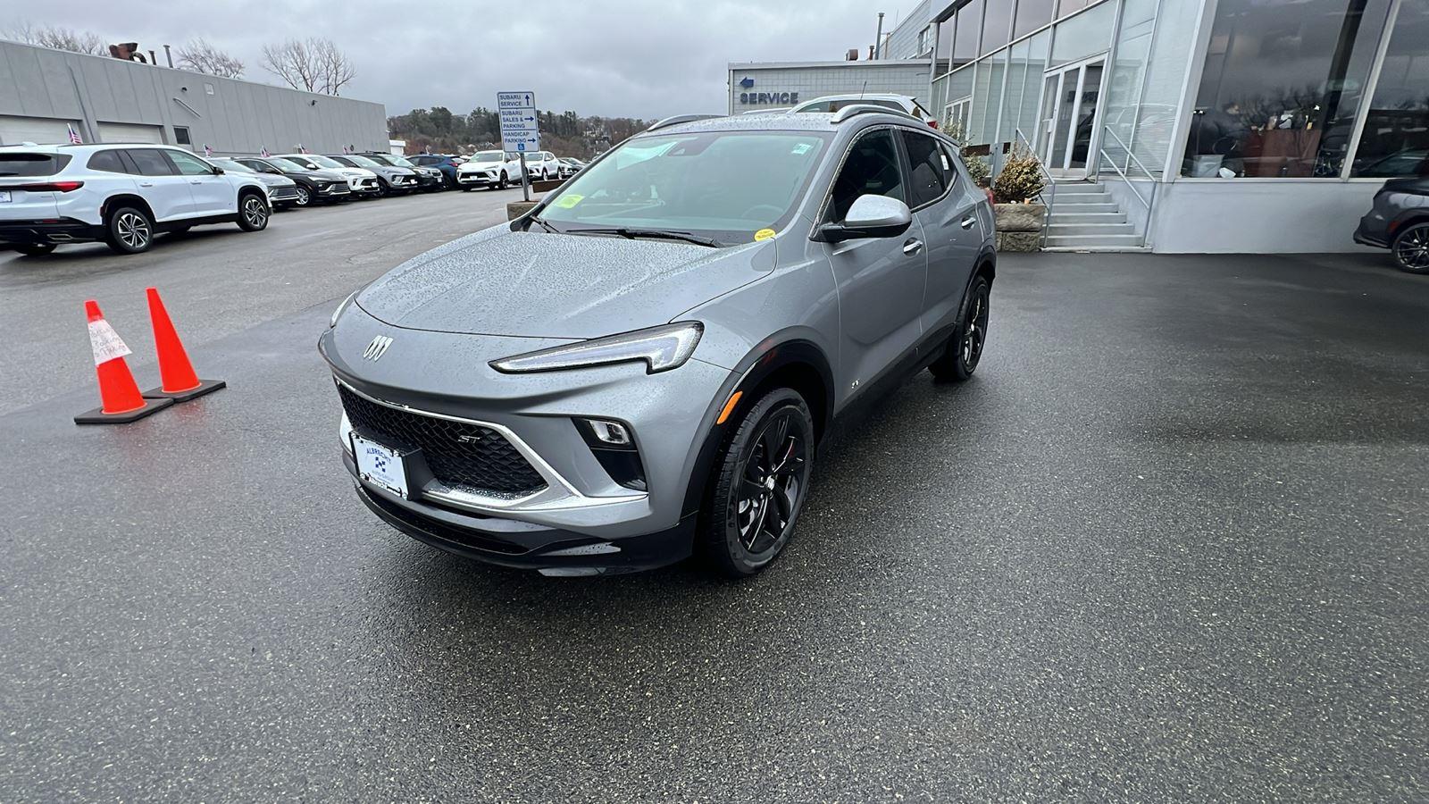 View vehicle photo 3