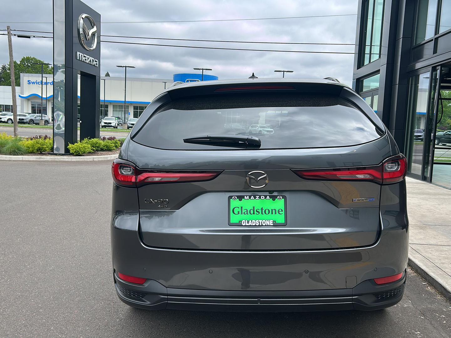 View vehicle photo 4