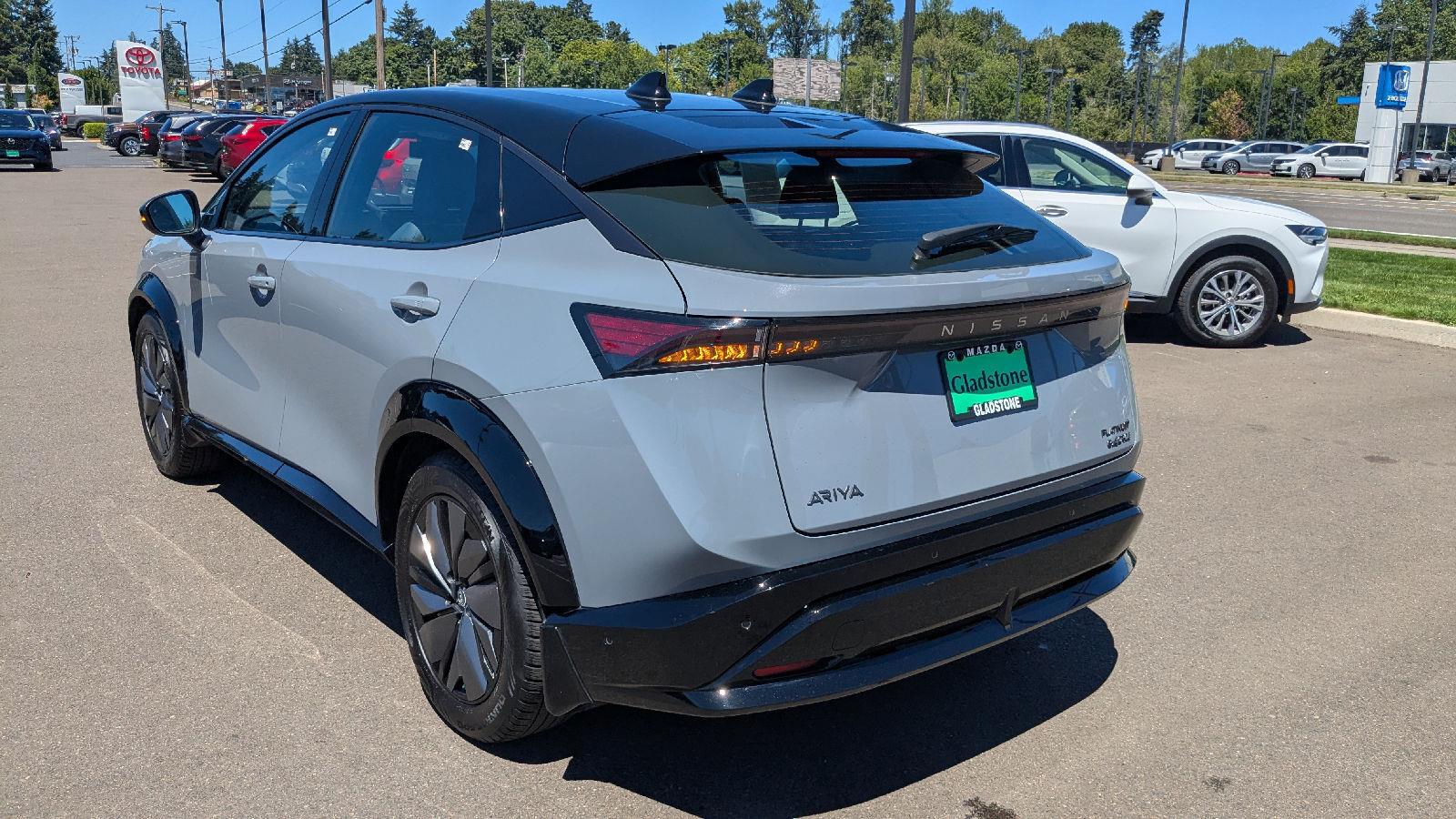 View vehicle photo 4