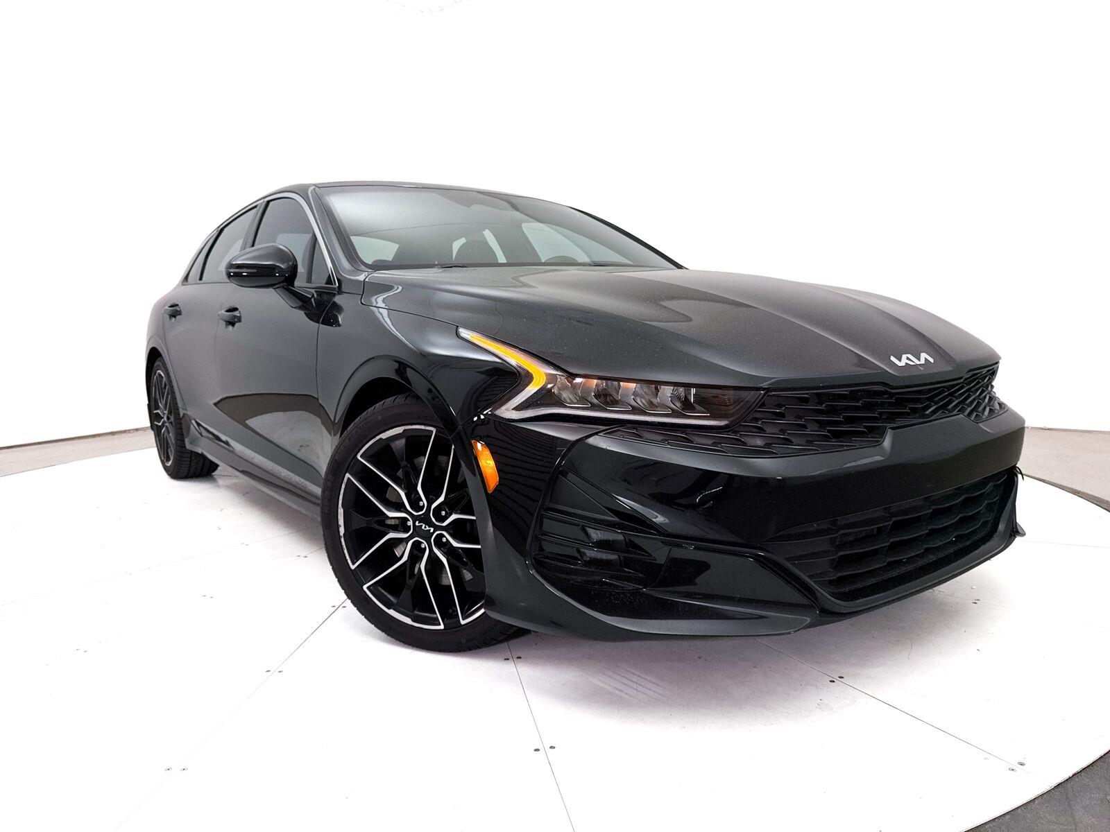 2023 Kia K5 Negro (Ebony Black) Sedán Tracción delantera 8 velocidades Doble cloch