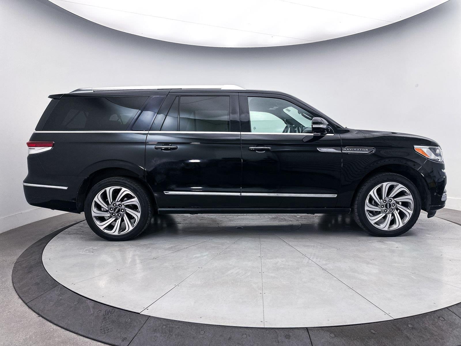 Black Metallic 2022 Lincoln Navigator SUV / Crossover Four-Wheel Drive Automatic
