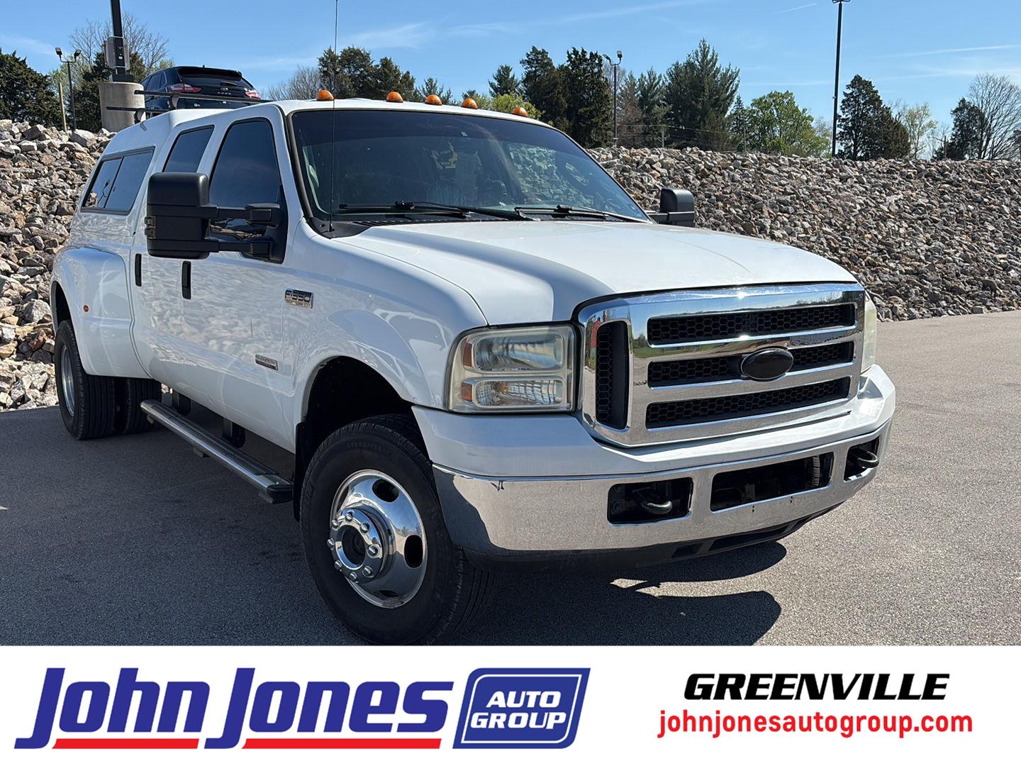 Oxford White 2006 Ford F-350 Super Duty Lariat Crew Cab SB DRW 4WD Pickup Truck Four-Wheel Drive 6-Speed Manual Overdrive