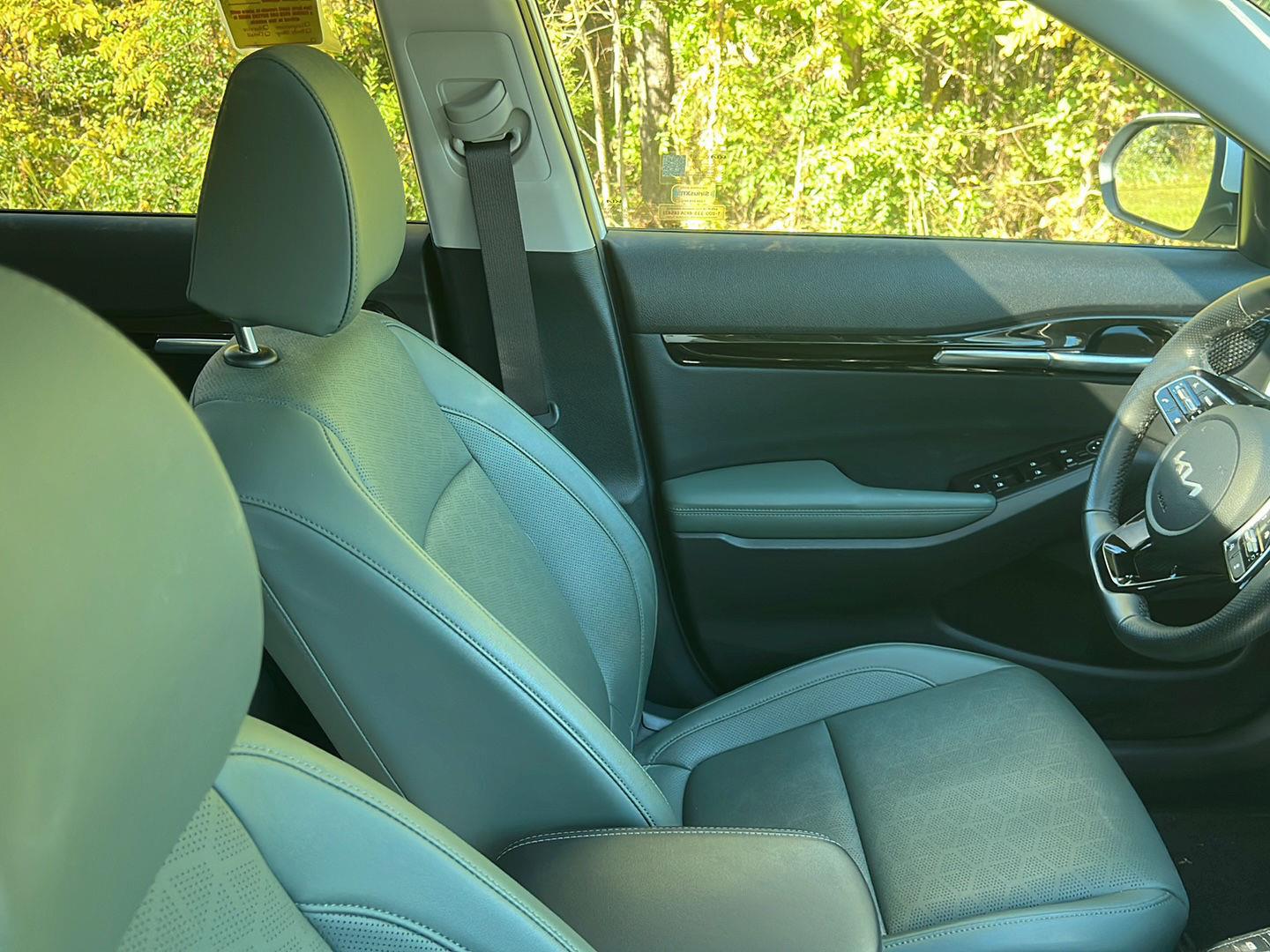 Used 2024 Snow White Pearl Kia SX image 8
