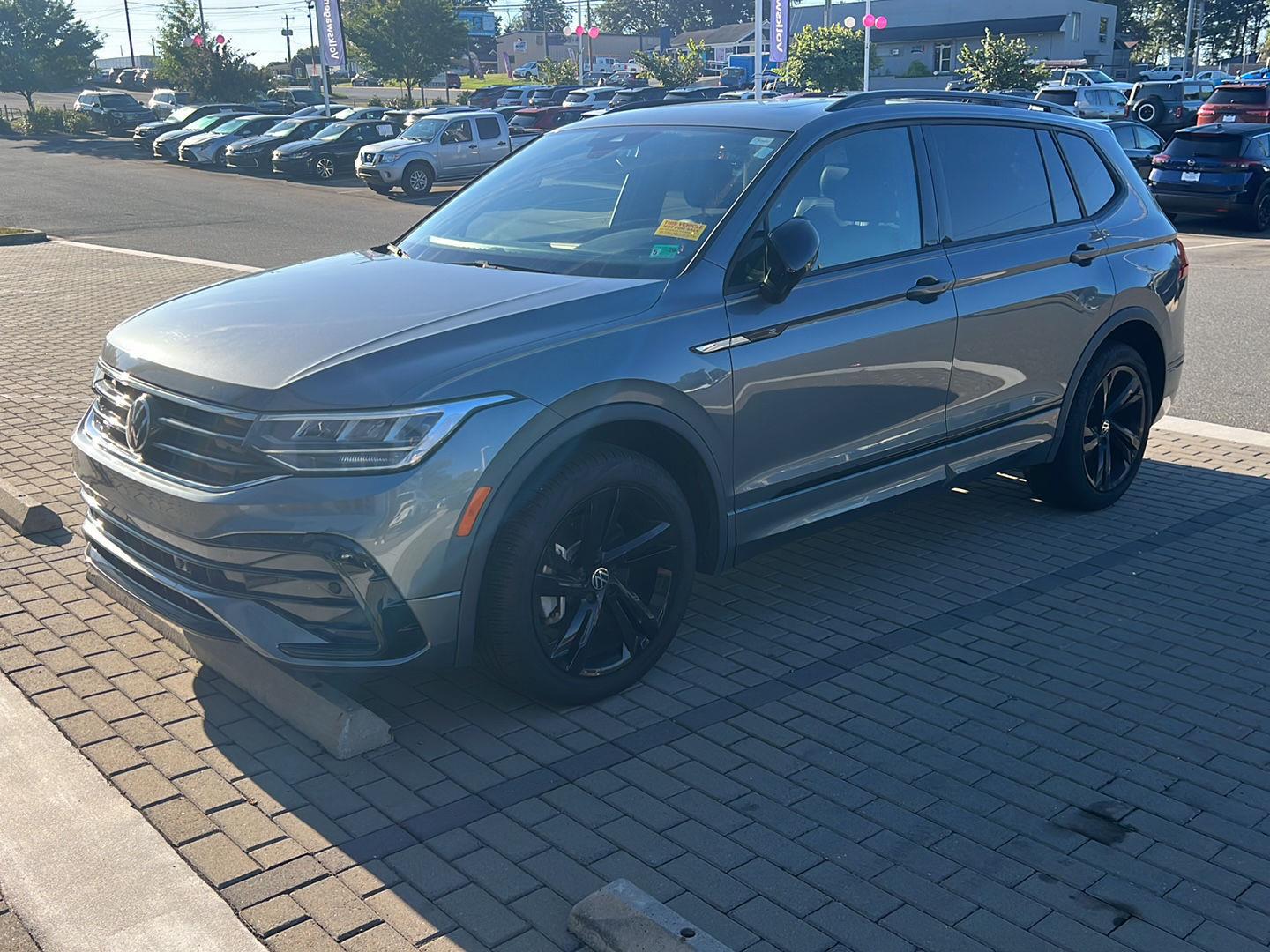 Platinum Gray Metallic 2023 Volkswagen Tiguan SUV / Crossover Front-Wheel Drive Automatic