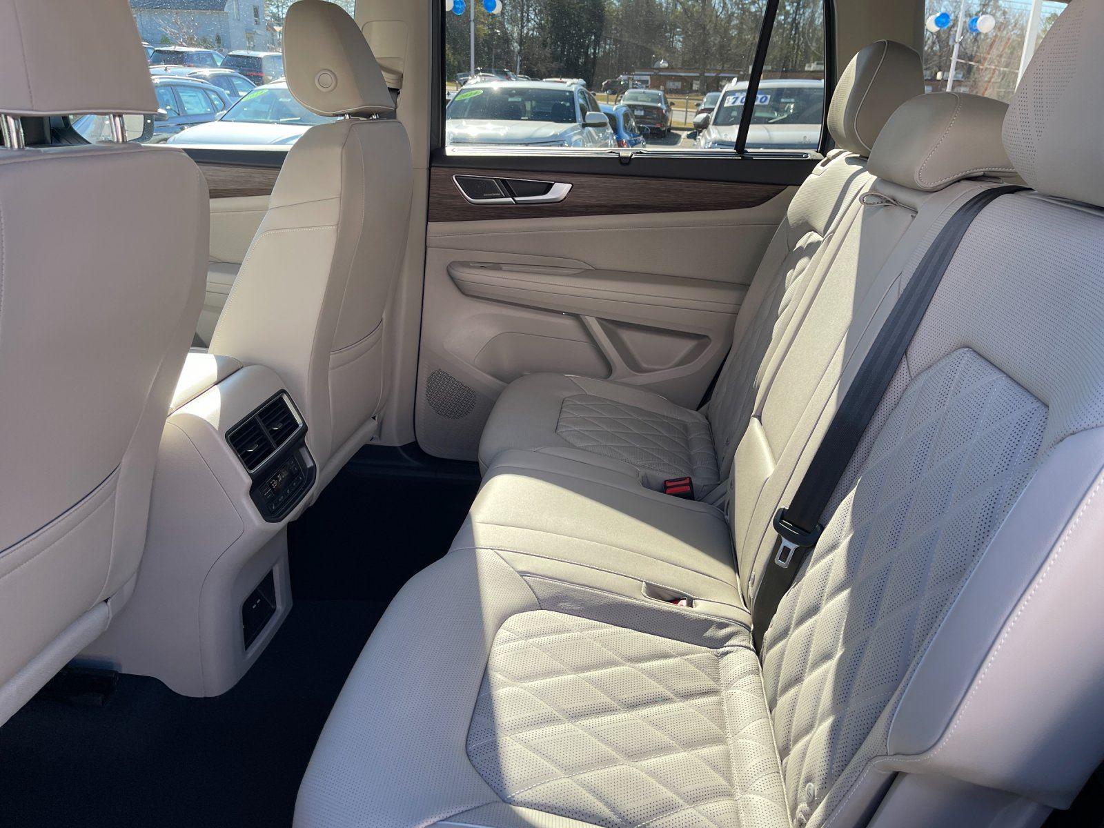 New 2026 Silver Mist Metallic Volkswagen 2.0T SEL Premium R-Line image 33