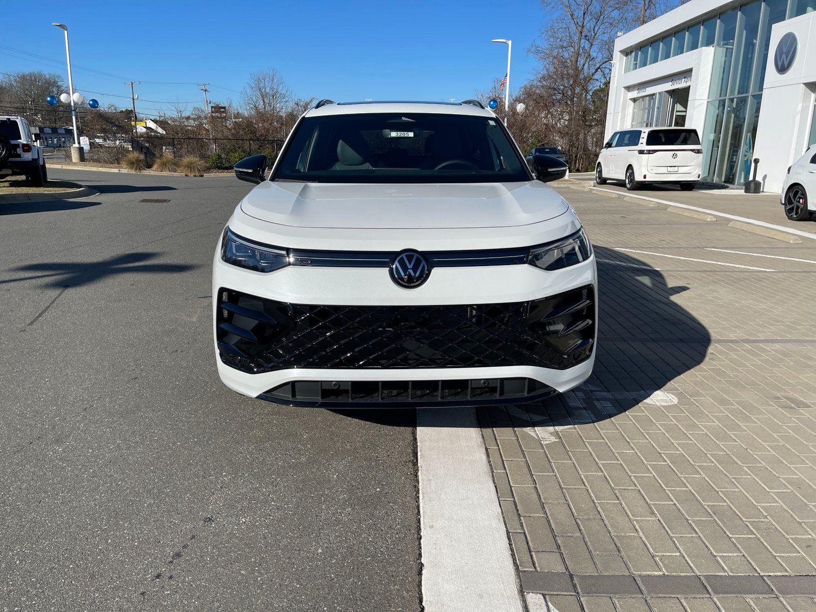 New 2026 Sandstone Volkswagen SE R-Line Black image 8