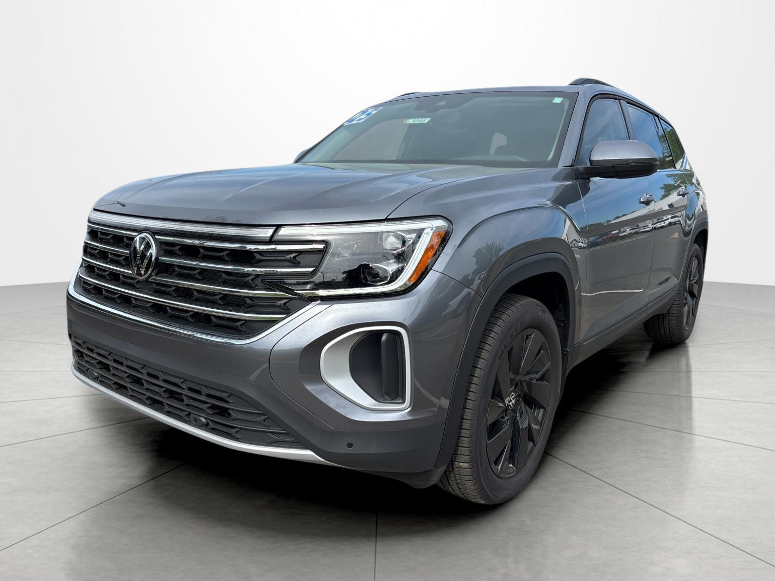 Platinum Gray Metallic 2025 Volkswagen Atlas SUV / Crossover Front-Wheel Drive Automatic