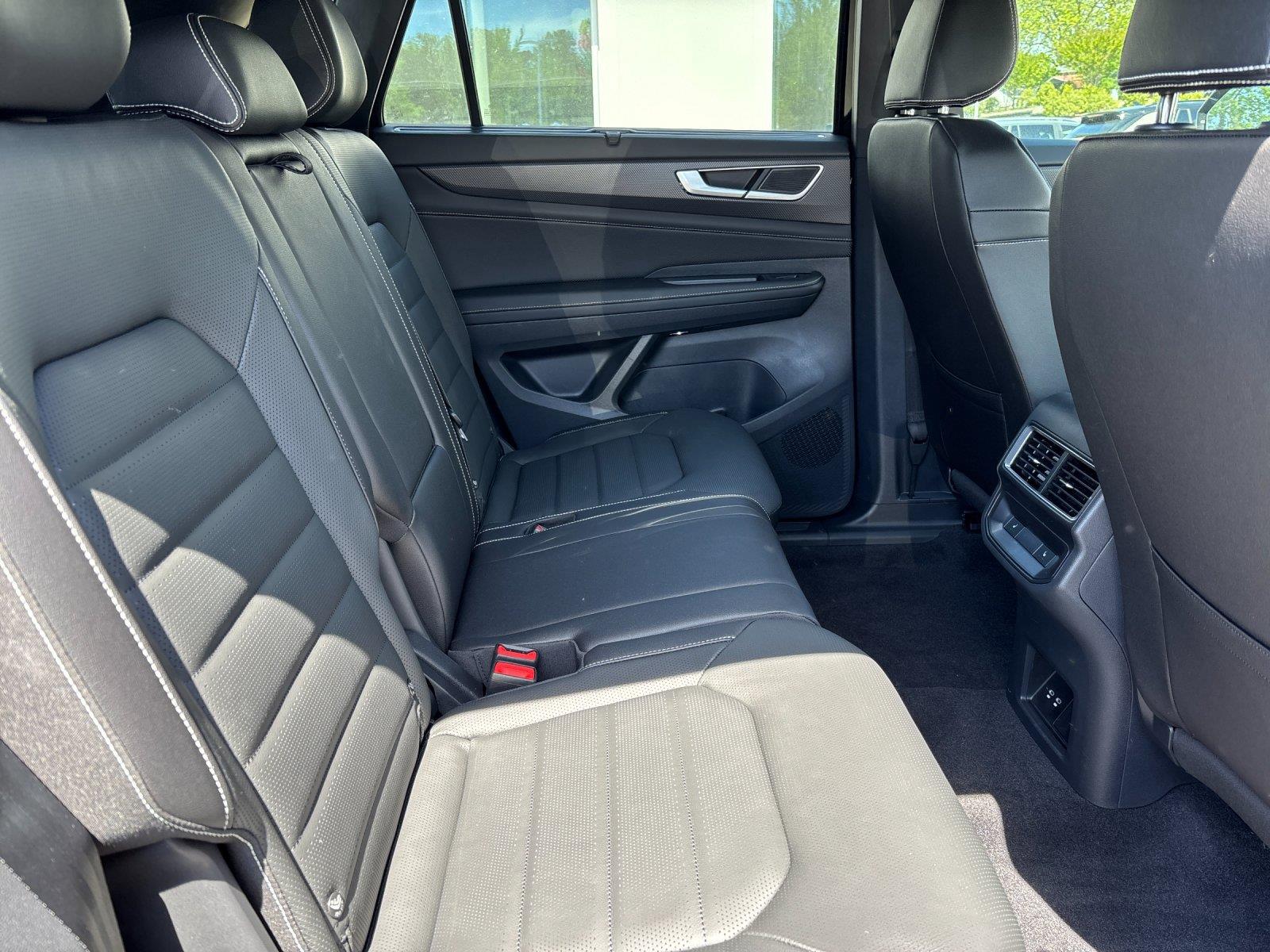 New 2025 Deep Black Pearl Volkswagen 2.0T SEL image 38