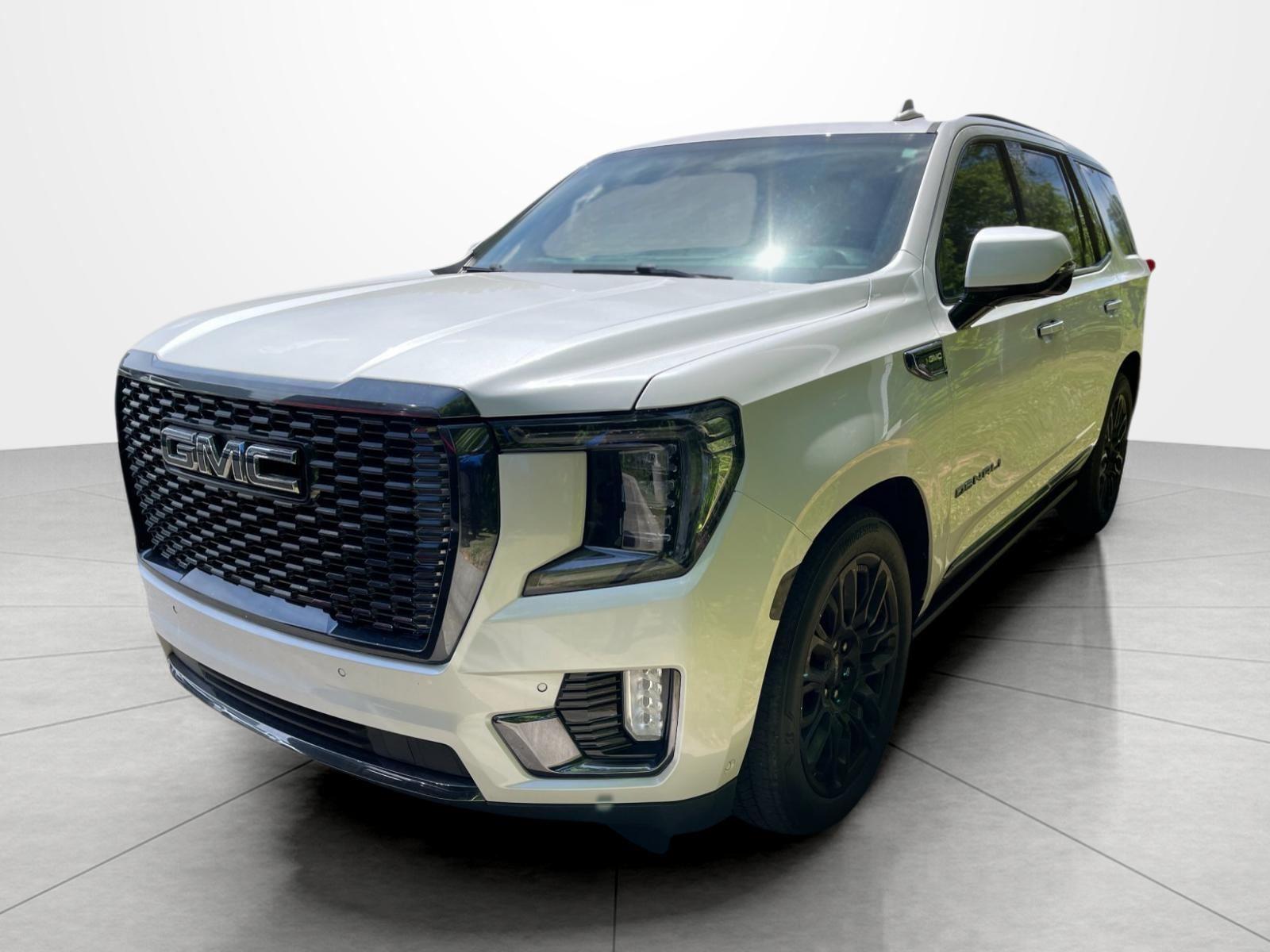 White Frost Tricoat 2023 GMC Yukon Denali Ultimate 4WD SUV / Crossover Four-Wheel Drive