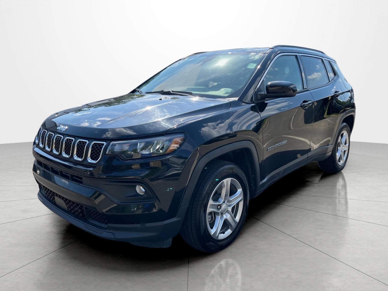 Diamond Black Crystal Pearlcoat 2024 Jeep Compass Latitude 4WD SUV / Crossover Four-Wheel Drive 8-Speed Automatic
