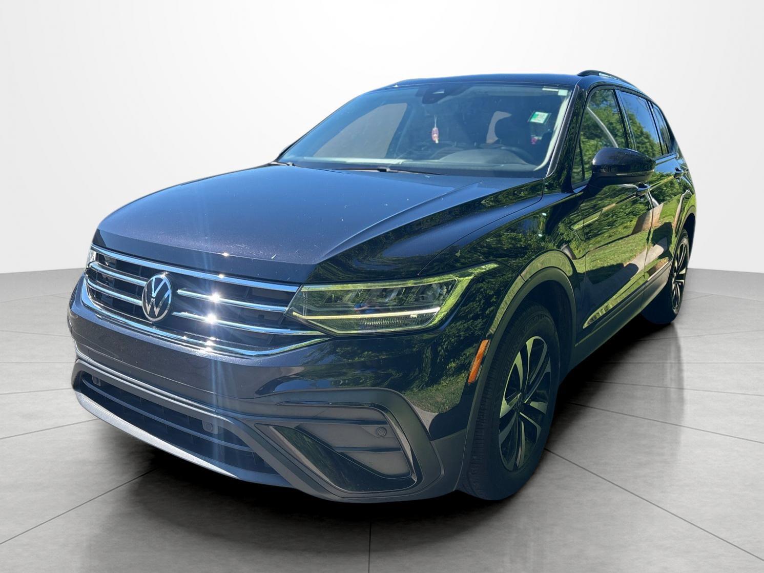 Deep Black Pearl 2023 Volkswagen Tiguan SUV / Crossover Front-Wheel Drive Automatic