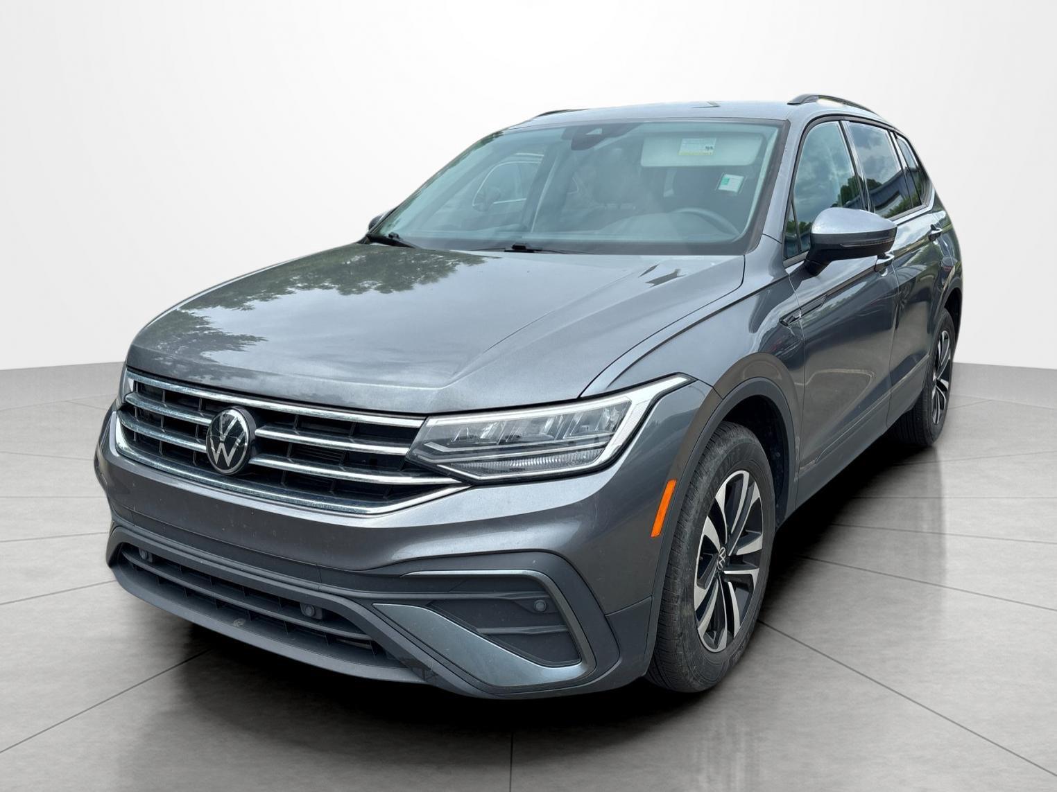 Platinum Gray Metallic 2024 Volkswagen Tiguan SUV / Crossover Front-Wheel Drive Automatic