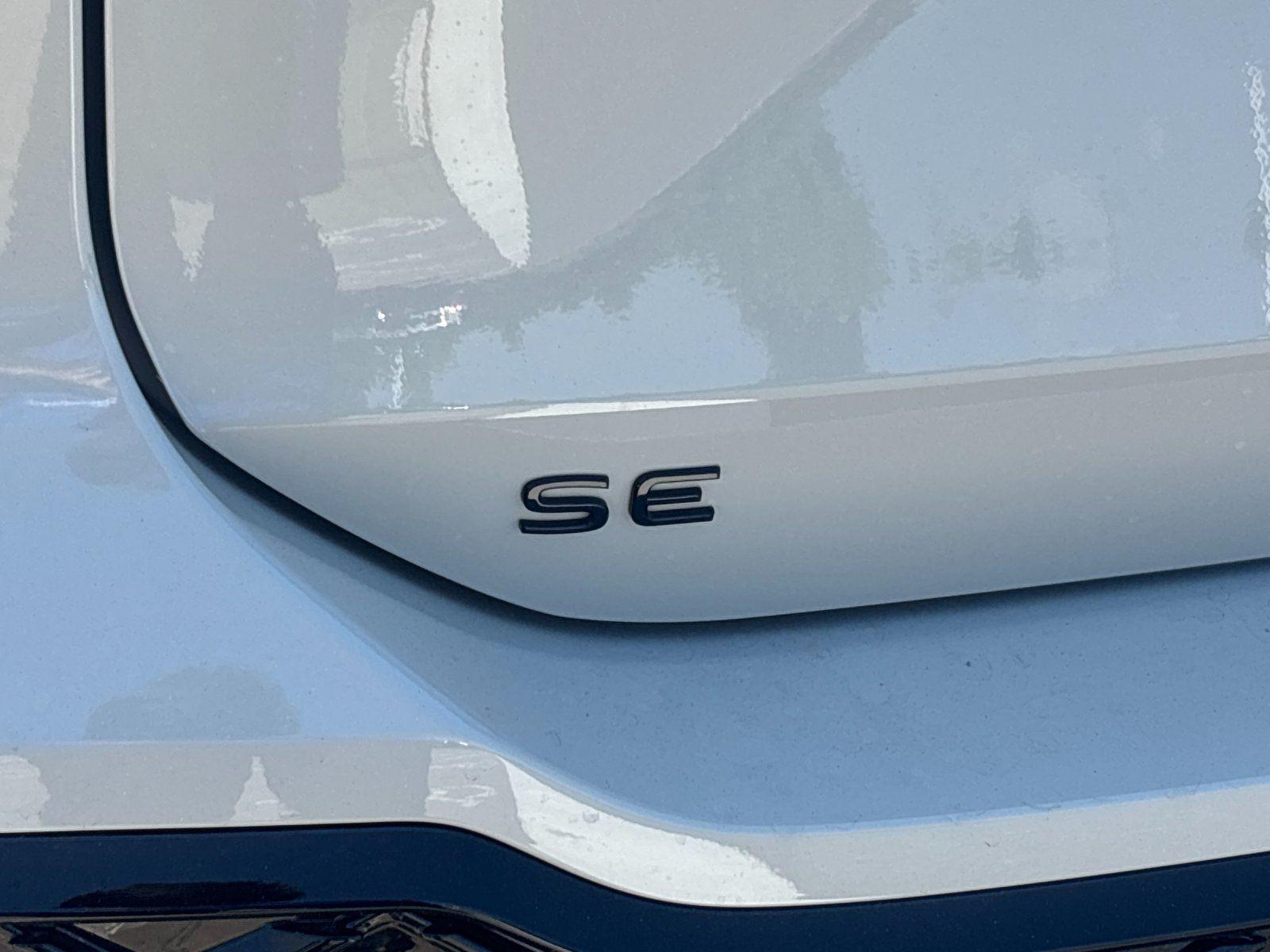 New 2026 sandstone with deep black roof Volkswagen SE R-Line Black image 11