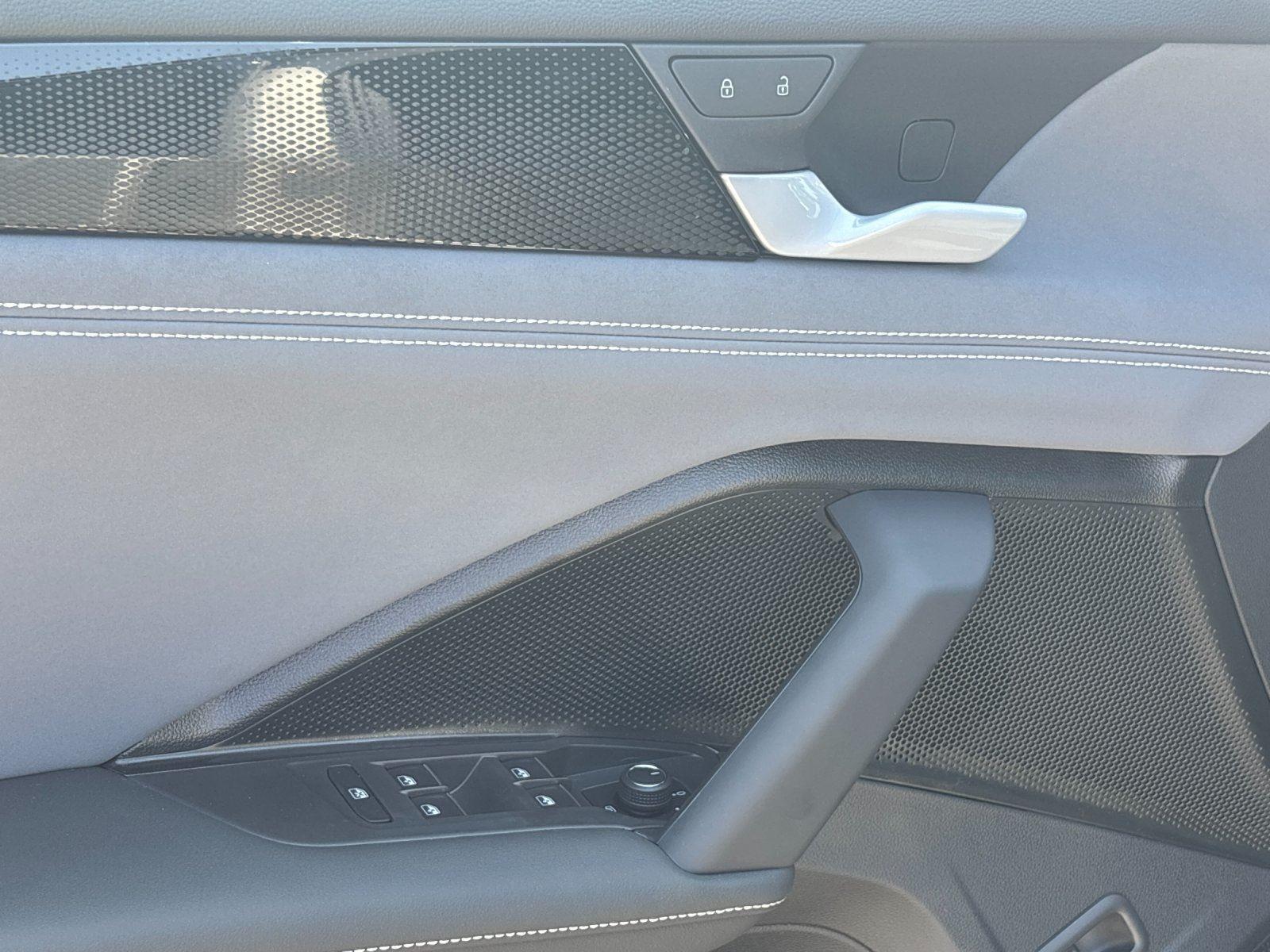 New 2026 sandstone with deep black roof Volkswagen SE R-Line Black image 14
