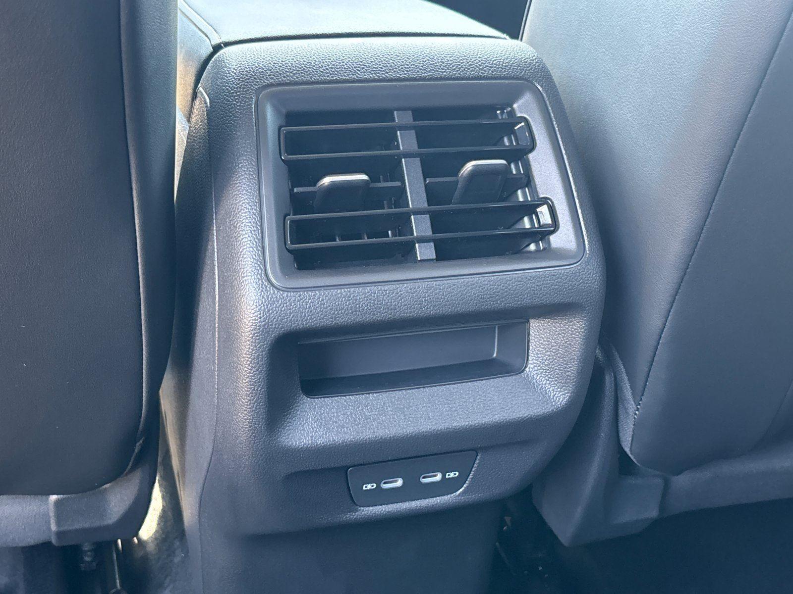 New 2026 sandstone with deep black roof Volkswagen SE R-Line Black image 33