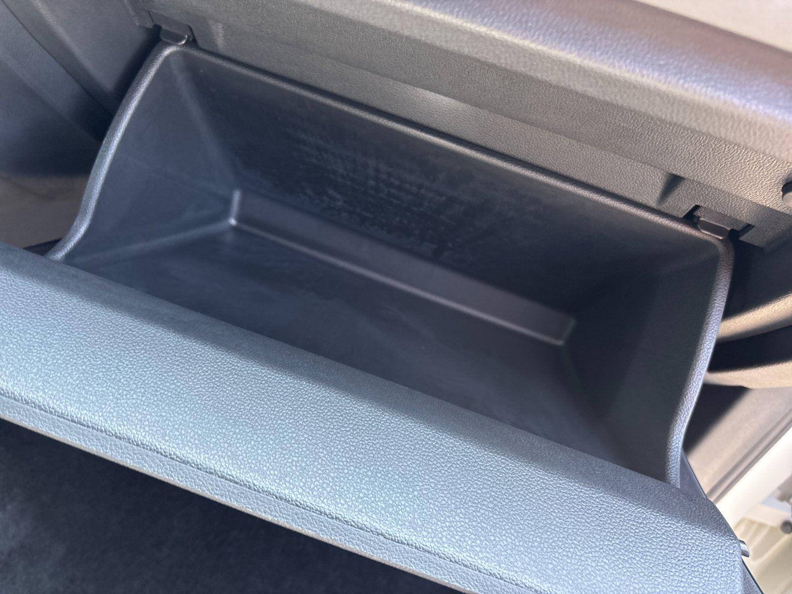 New 2026 sandstone with deep black roof Volkswagen SE R-Line Black image 40