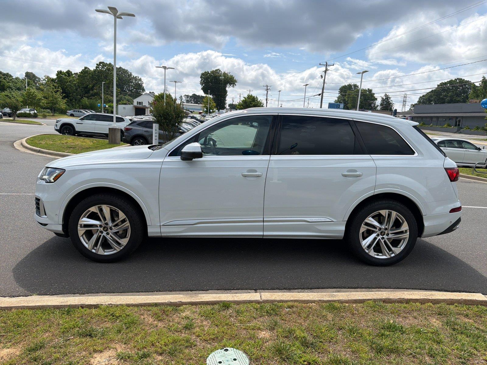 Used 2024  Audi Premium Plus image 2