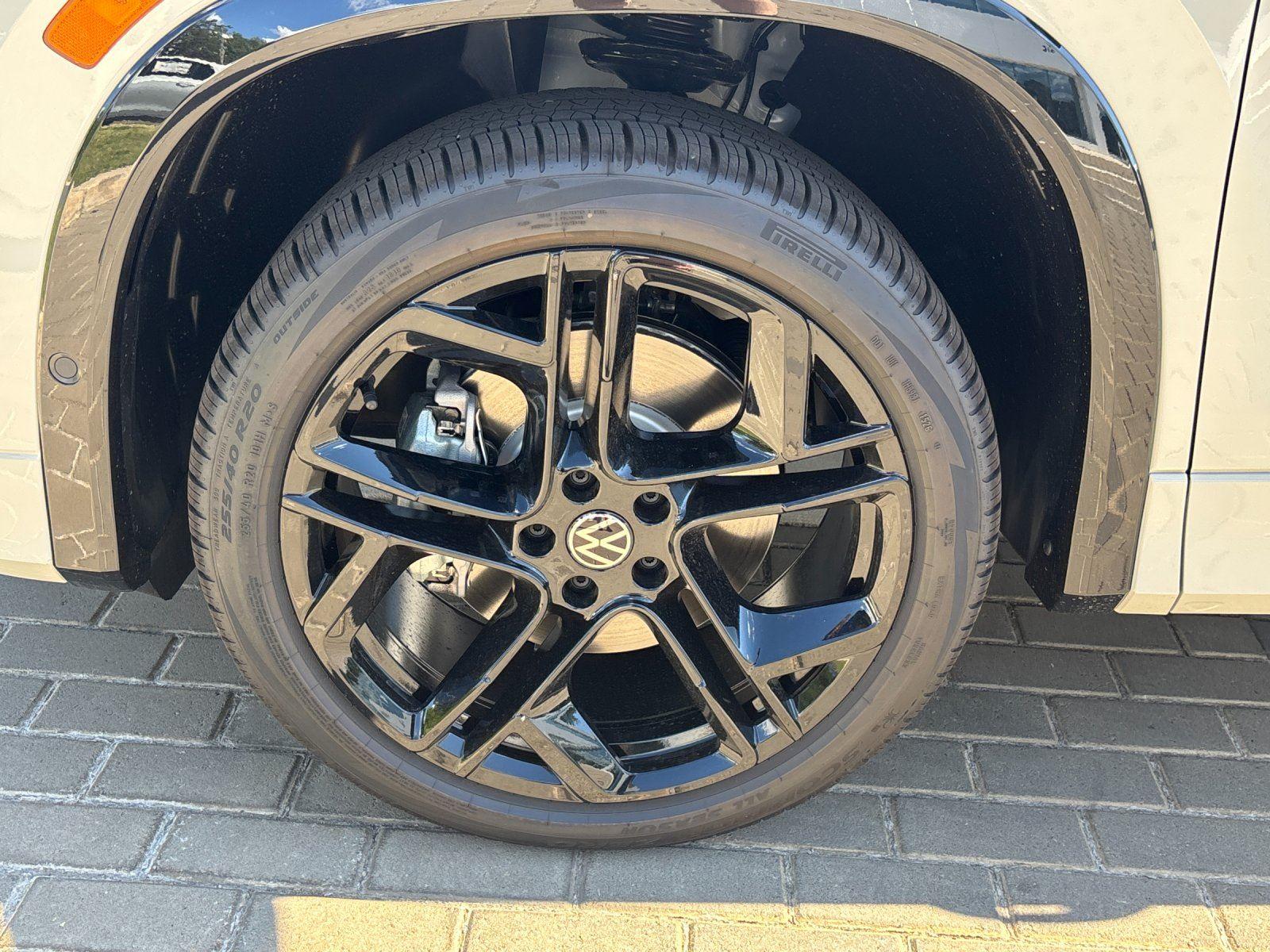 New 2026 sandstone Volkswagen SE R-Line Black image 10
