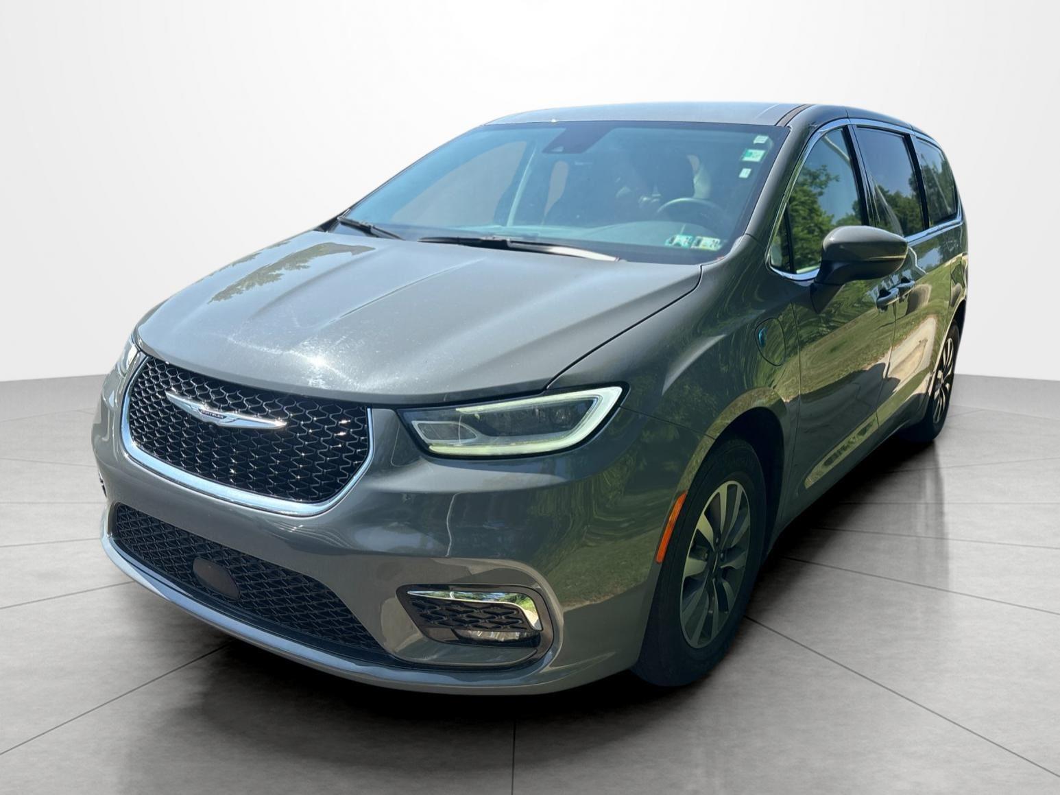 Ceramic Gray Clearcoat 2023 Chrysler Pacifica Hybrid Minivan Front-Wheel Drive Automatic