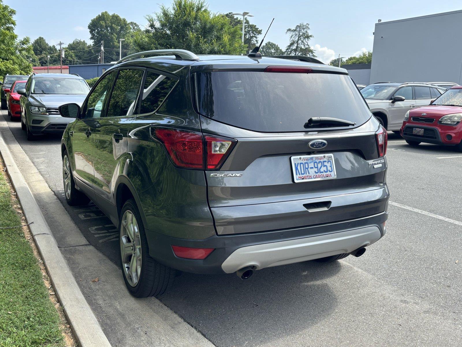  2019 Ford Escape Titanium FWD   