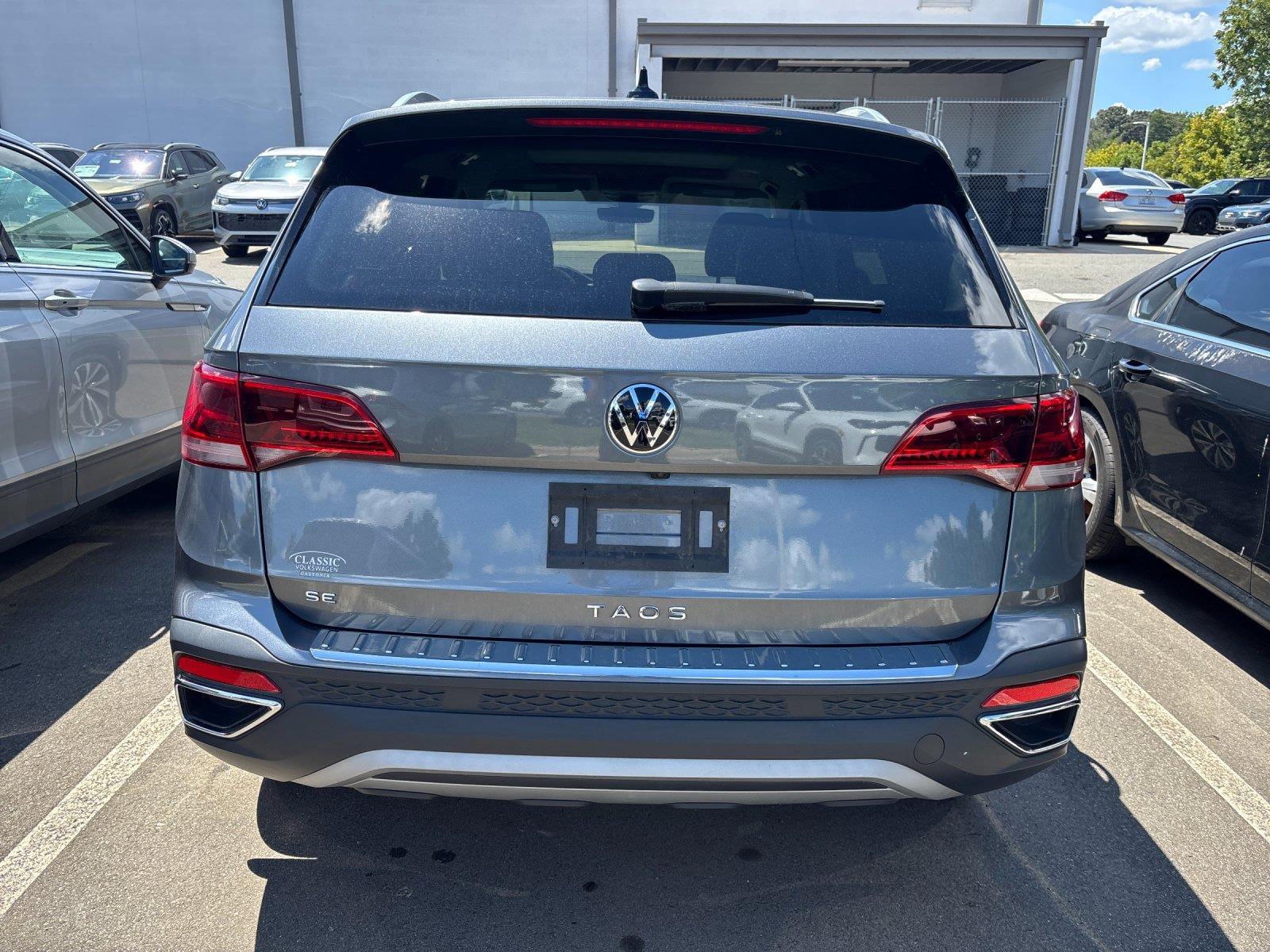Certified Used 2024 Platinum Gray Metallic Volkswagen SE image 4