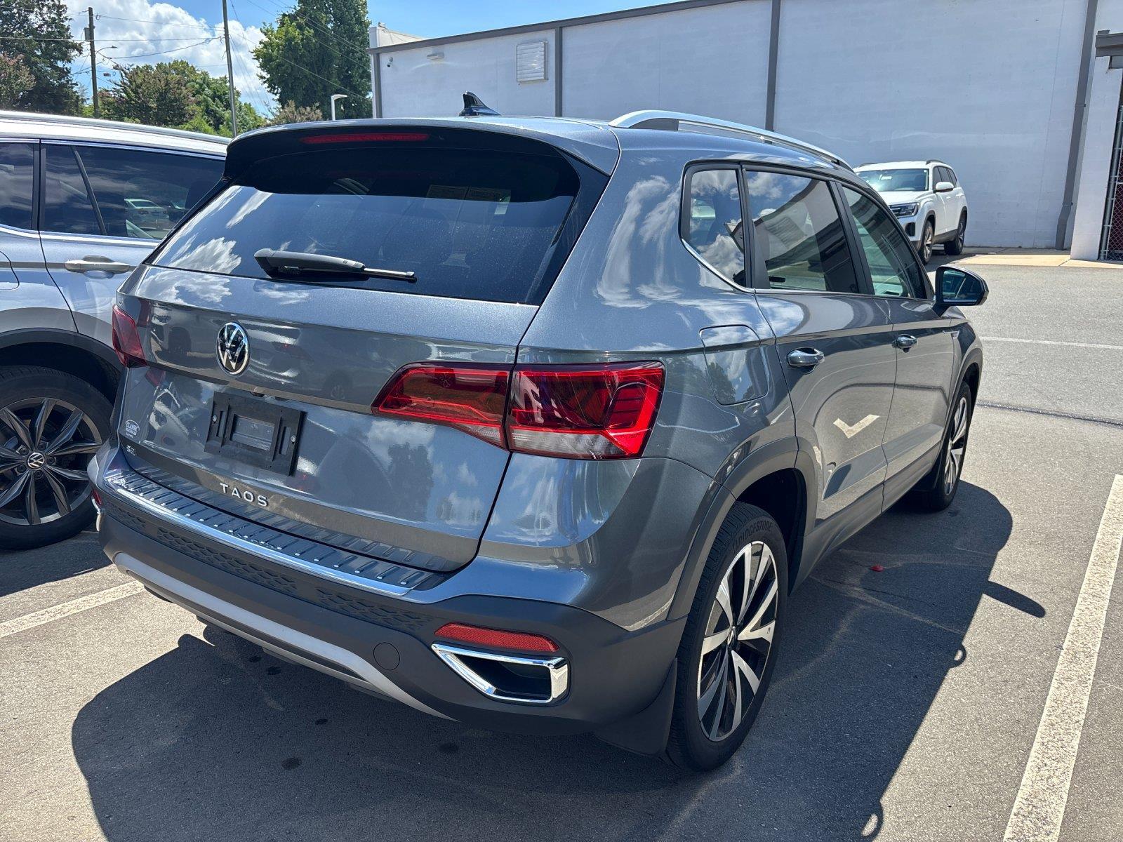 Certified Used 2024 Platinum Gray Metallic Volkswagen SE image 5