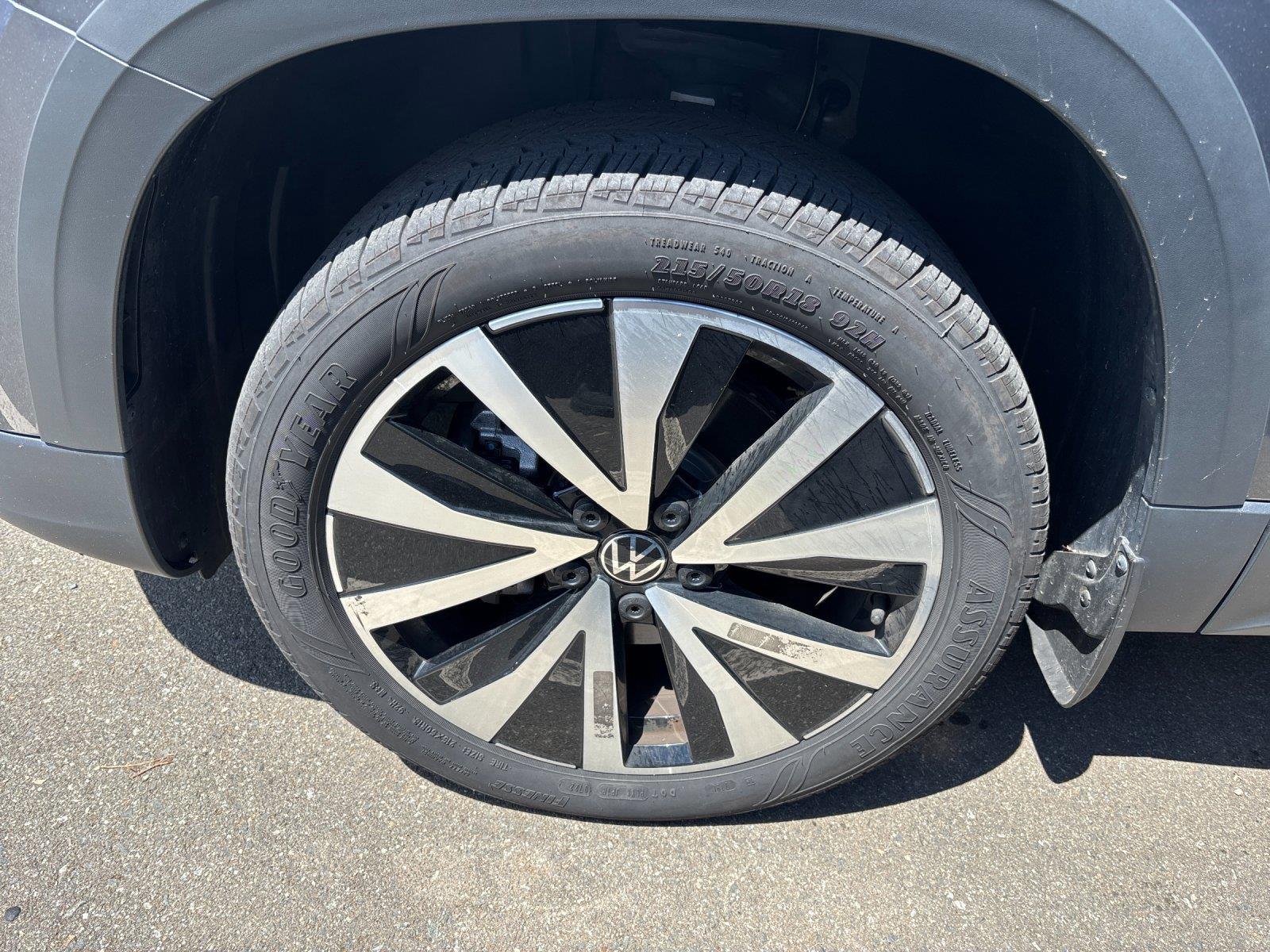 Certified Used 2024 Platinum Gray Metallic Volkswagen SE image 9