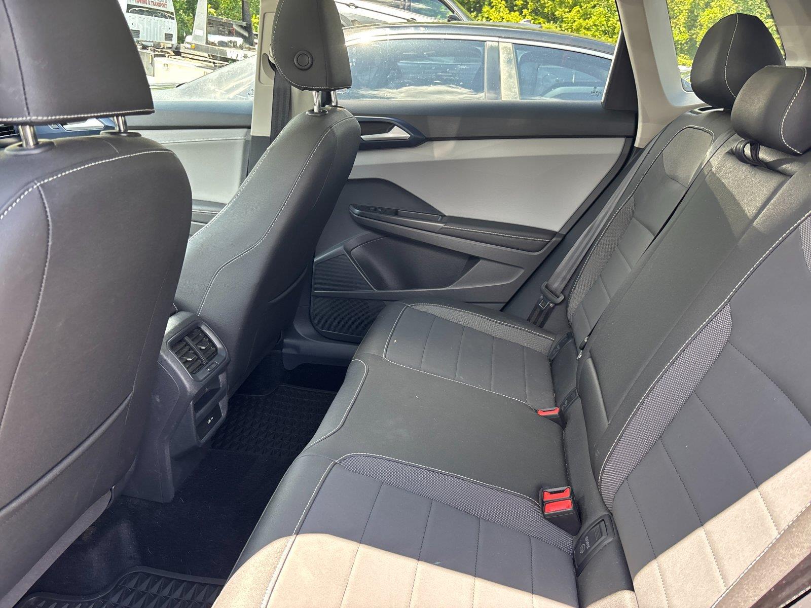 Certified Used 2024 Platinum Gray Metallic Volkswagen SE image 31