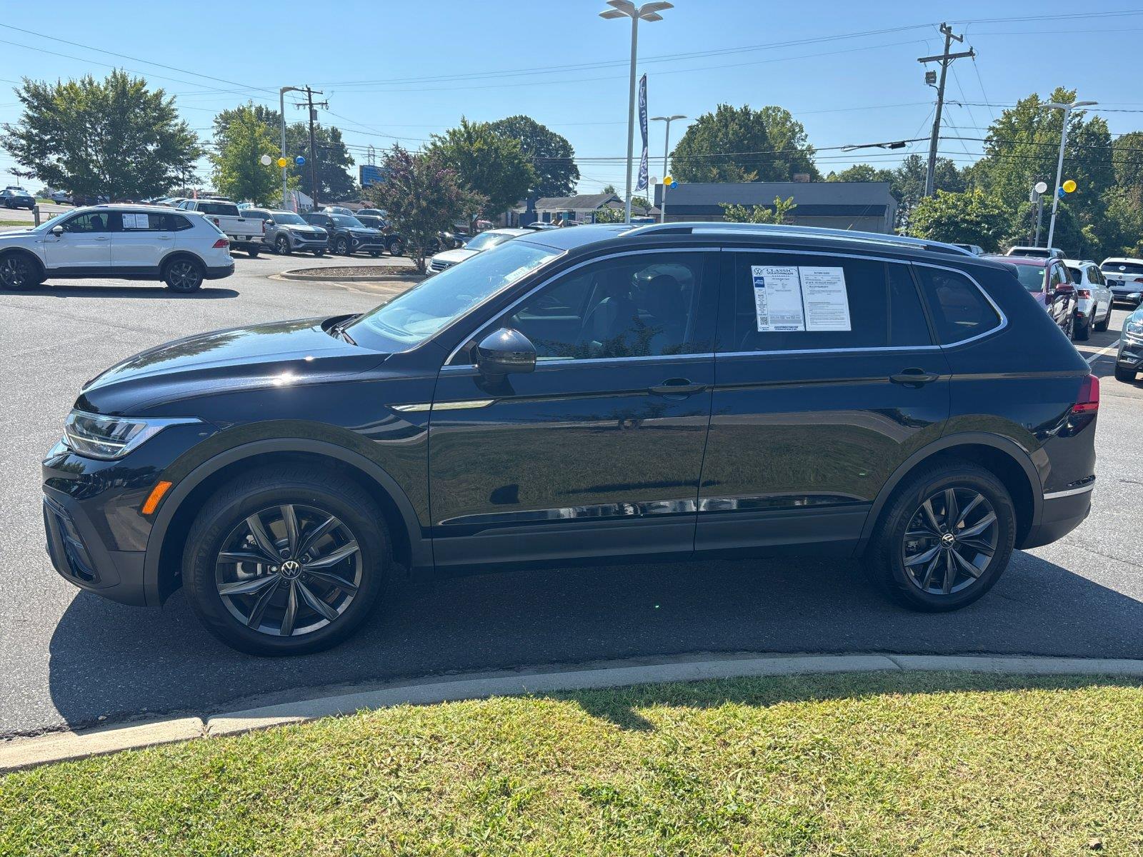 Certified Used 2023  VOLKSWAGEN SE image 2