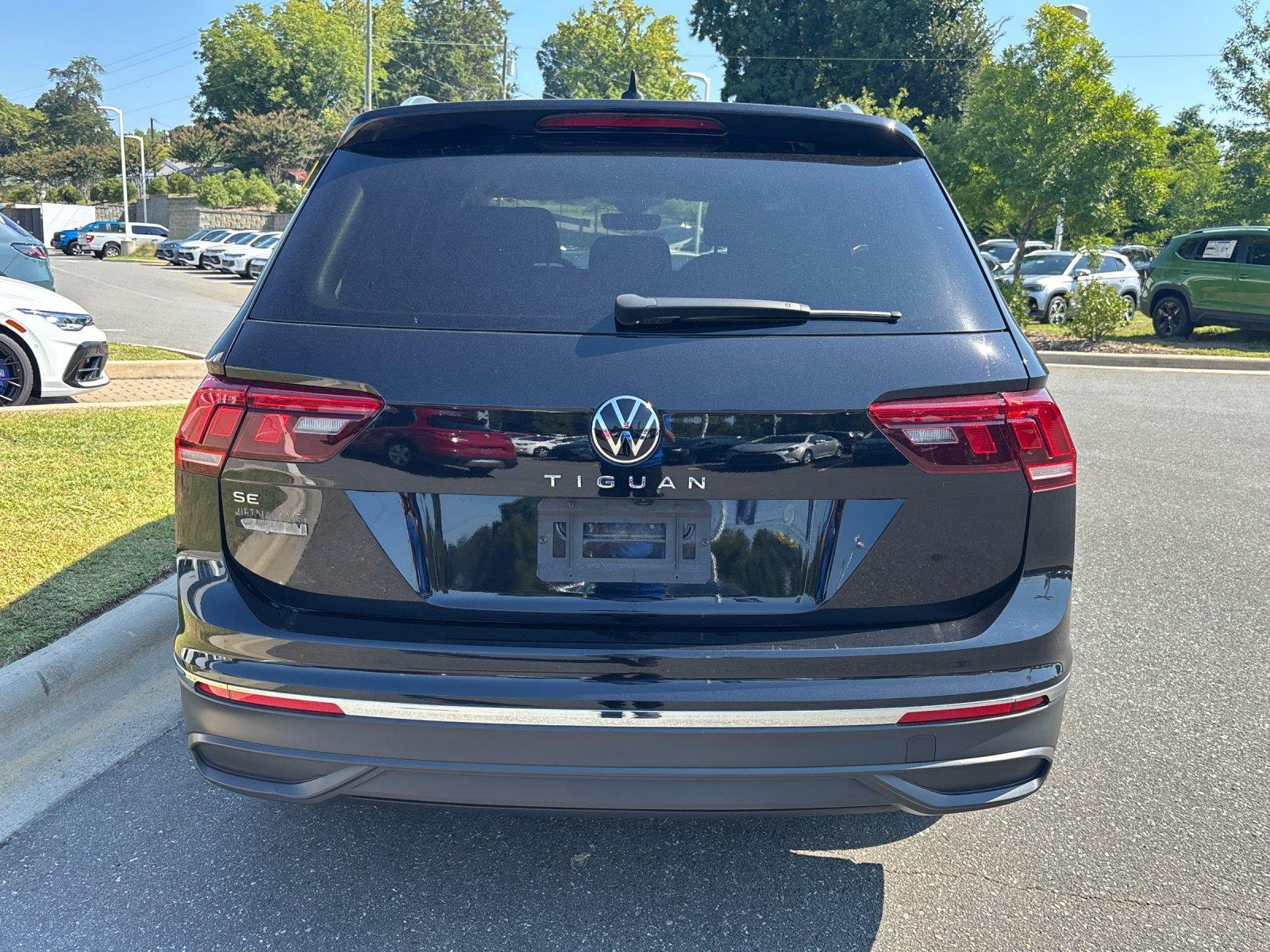 Certified Used 2023  VOLKSWAGEN SE image 4