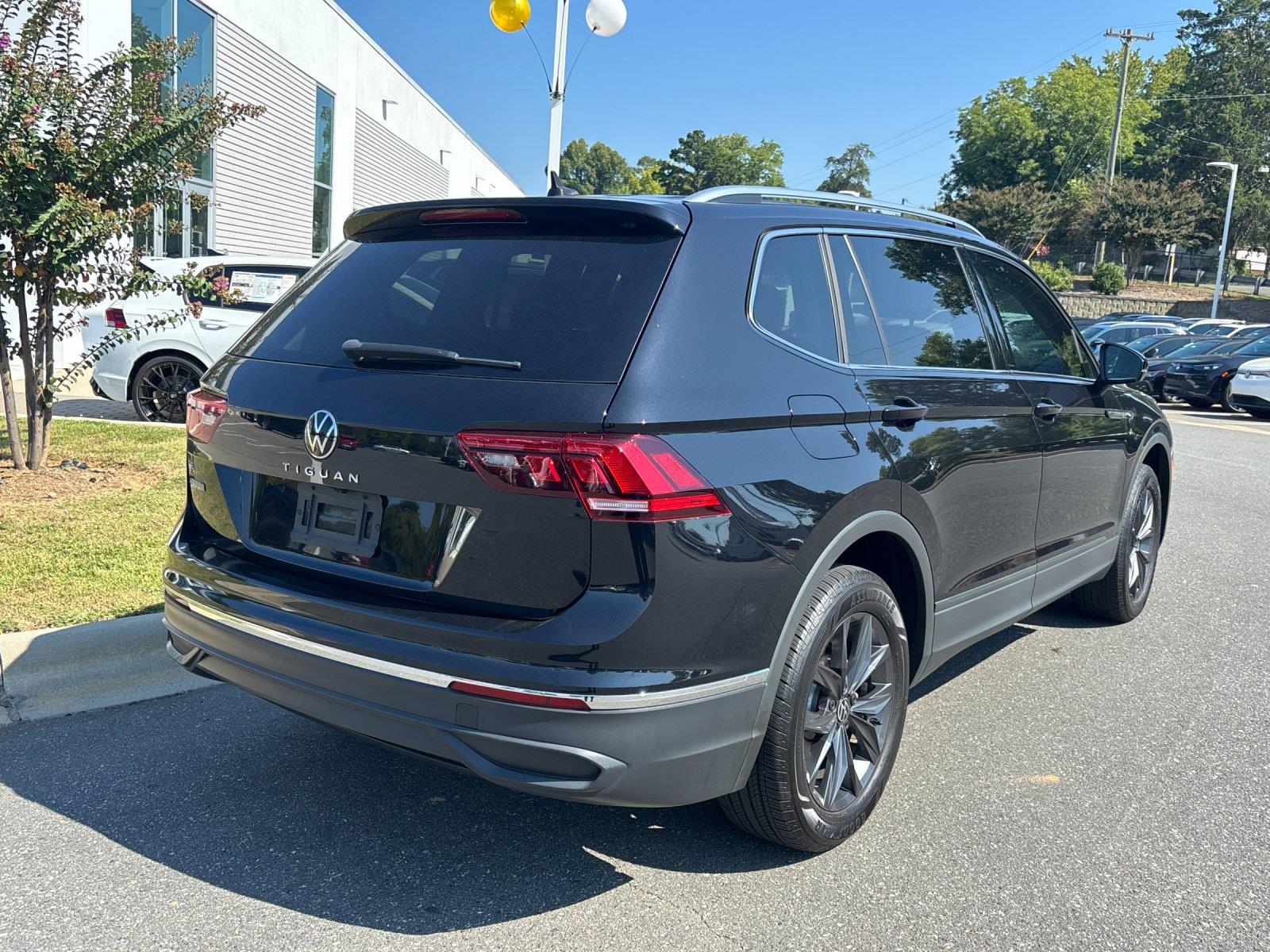 Certified Used 2023  VOLKSWAGEN SE image 5